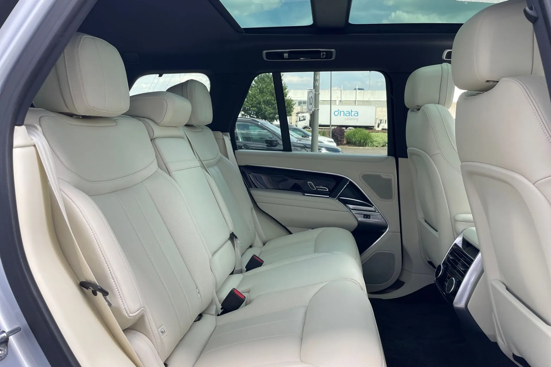 LAND ROVER RANGE ROVER thumbnail image number 33