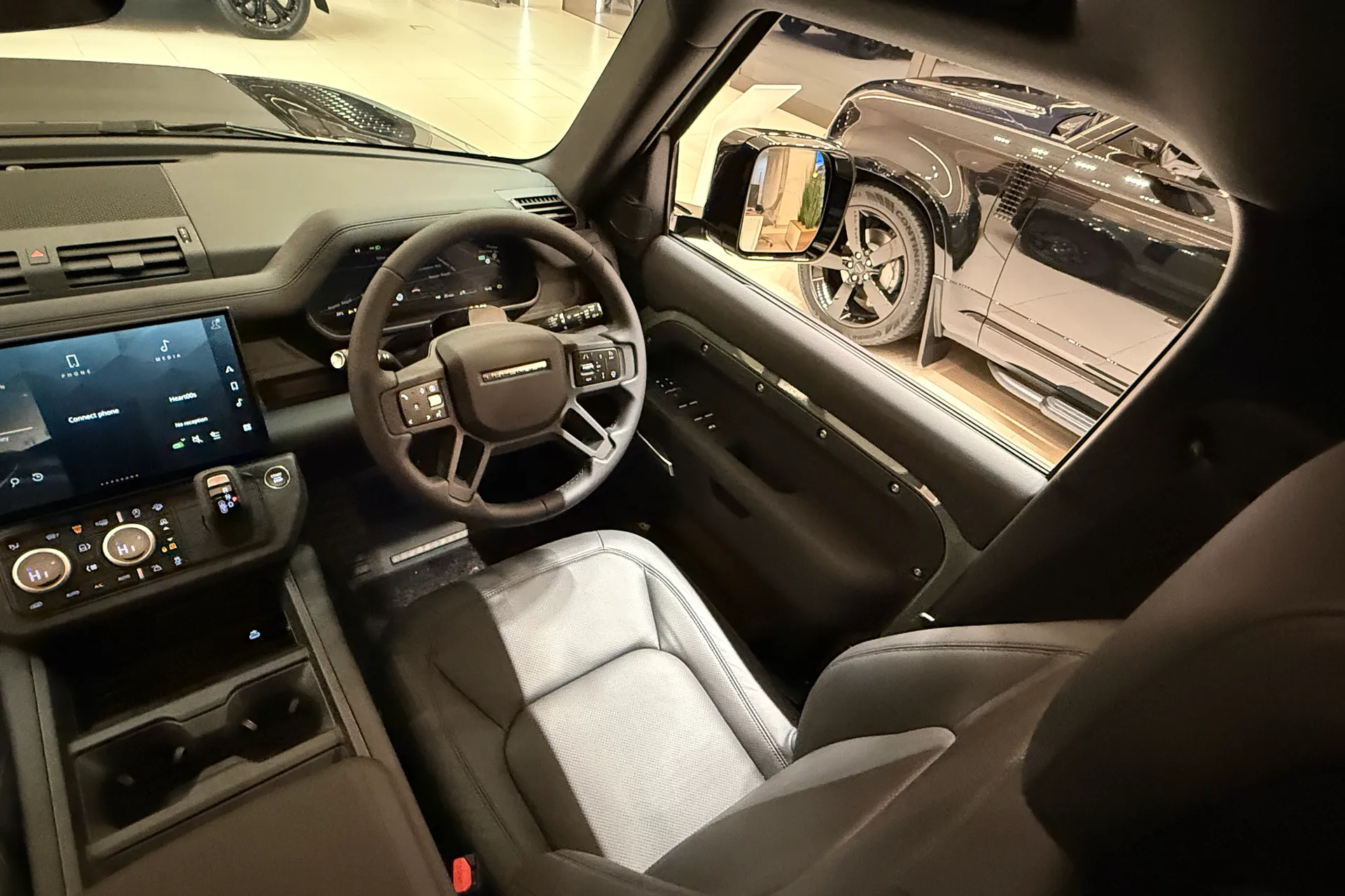 LAND ROVER Defender 110 thumbnail image number 31