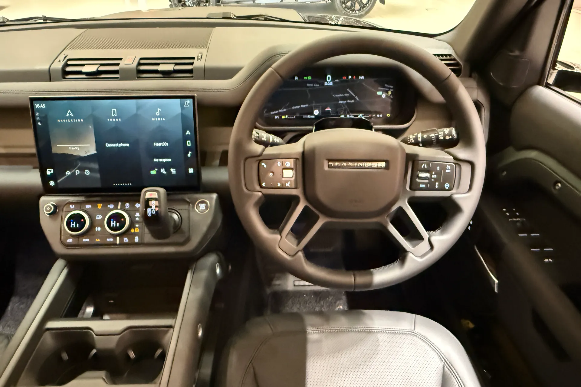 LAND ROVER Defender 110 thumbnail image number 30