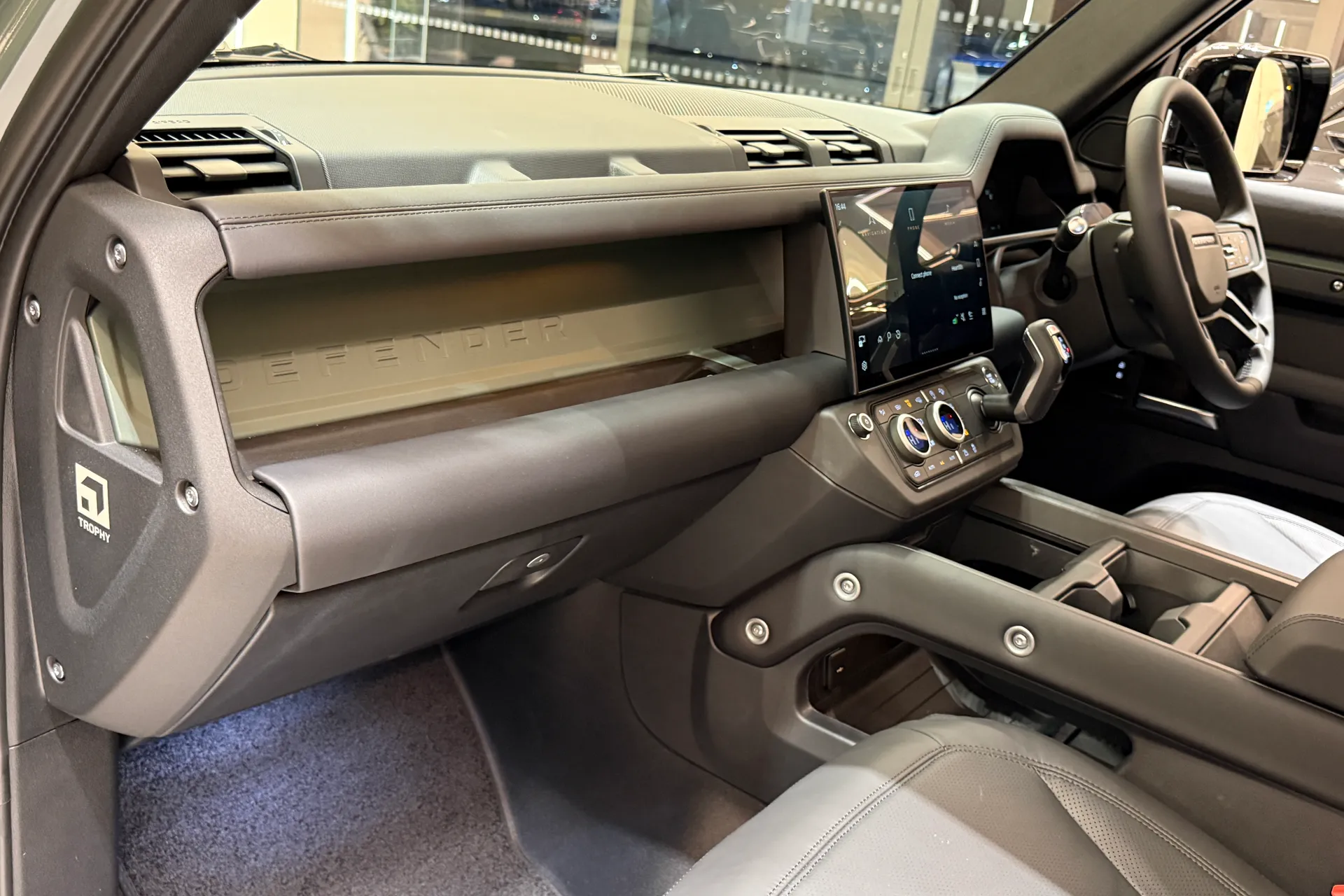 LAND ROVER Defender 110 thumbnail image number 44