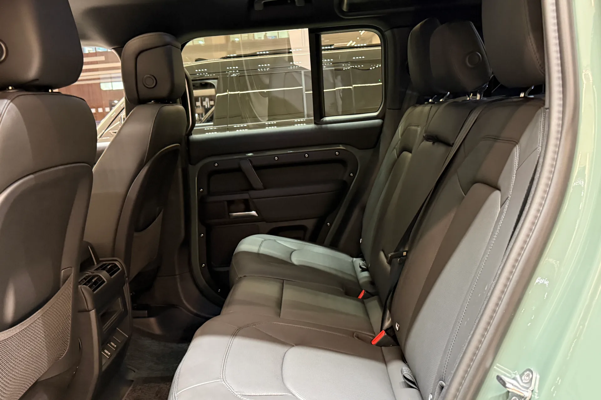 LAND ROVER Defender 110 thumbnail image number 47