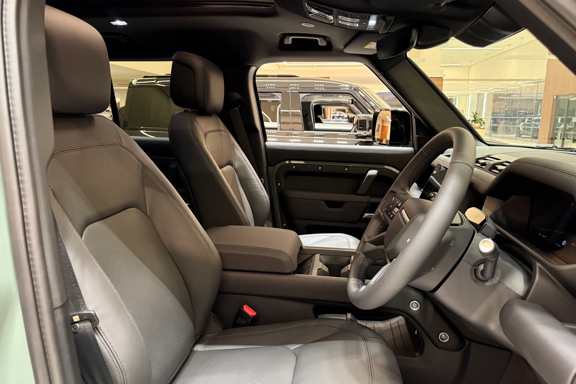 LAND ROVER Defender 110 thumbnail image number 42