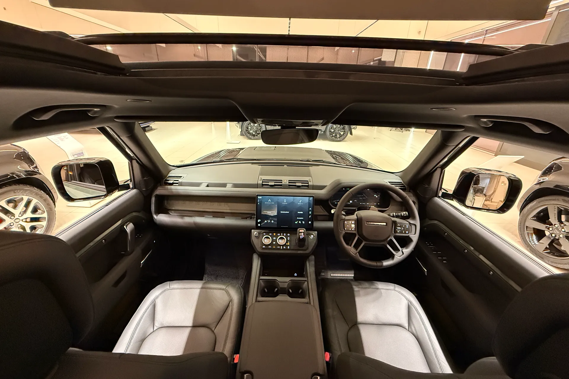 LAND ROVER Defender 110 thumbnail image number 3