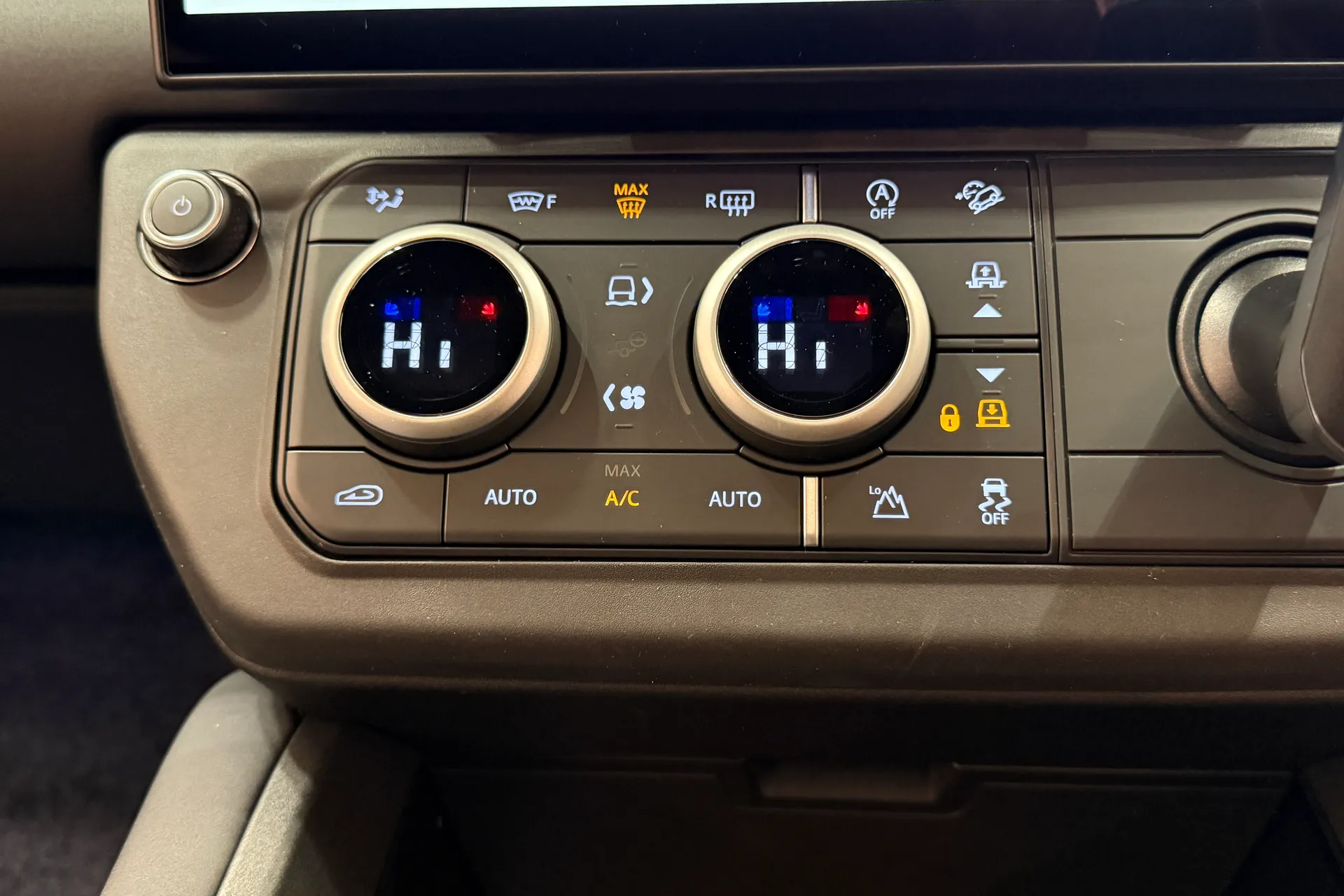 LAND ROVER Defender 110 thumbnail image number 29