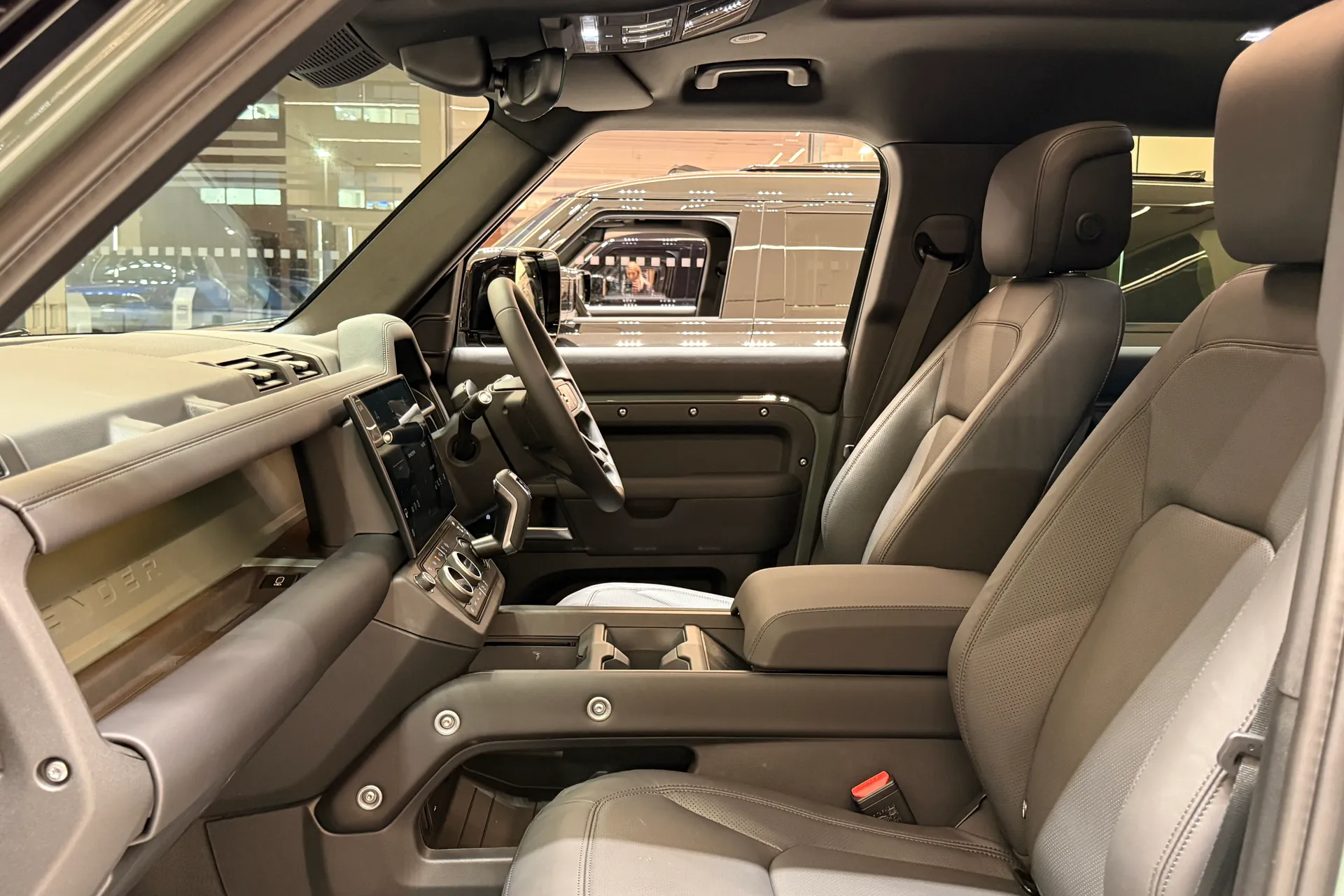 LAND ROVER Defender 110 thumbnail image number 46