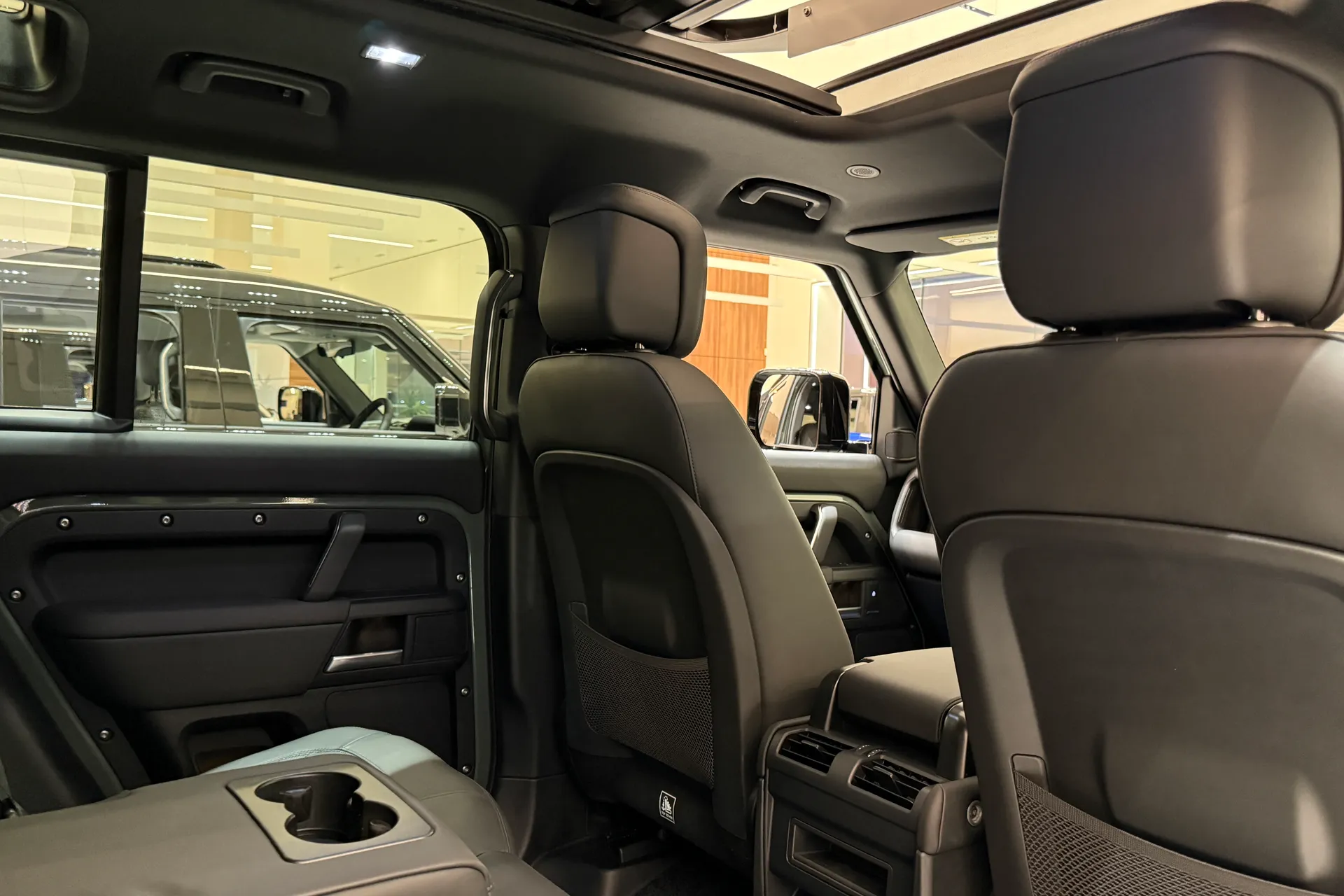 LAND ROVER Defender 110 thumbnail image number 37