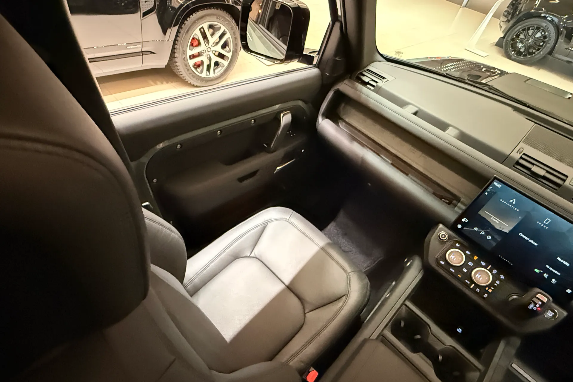 LAND ROVER Defender 110 thumbnail image number 24