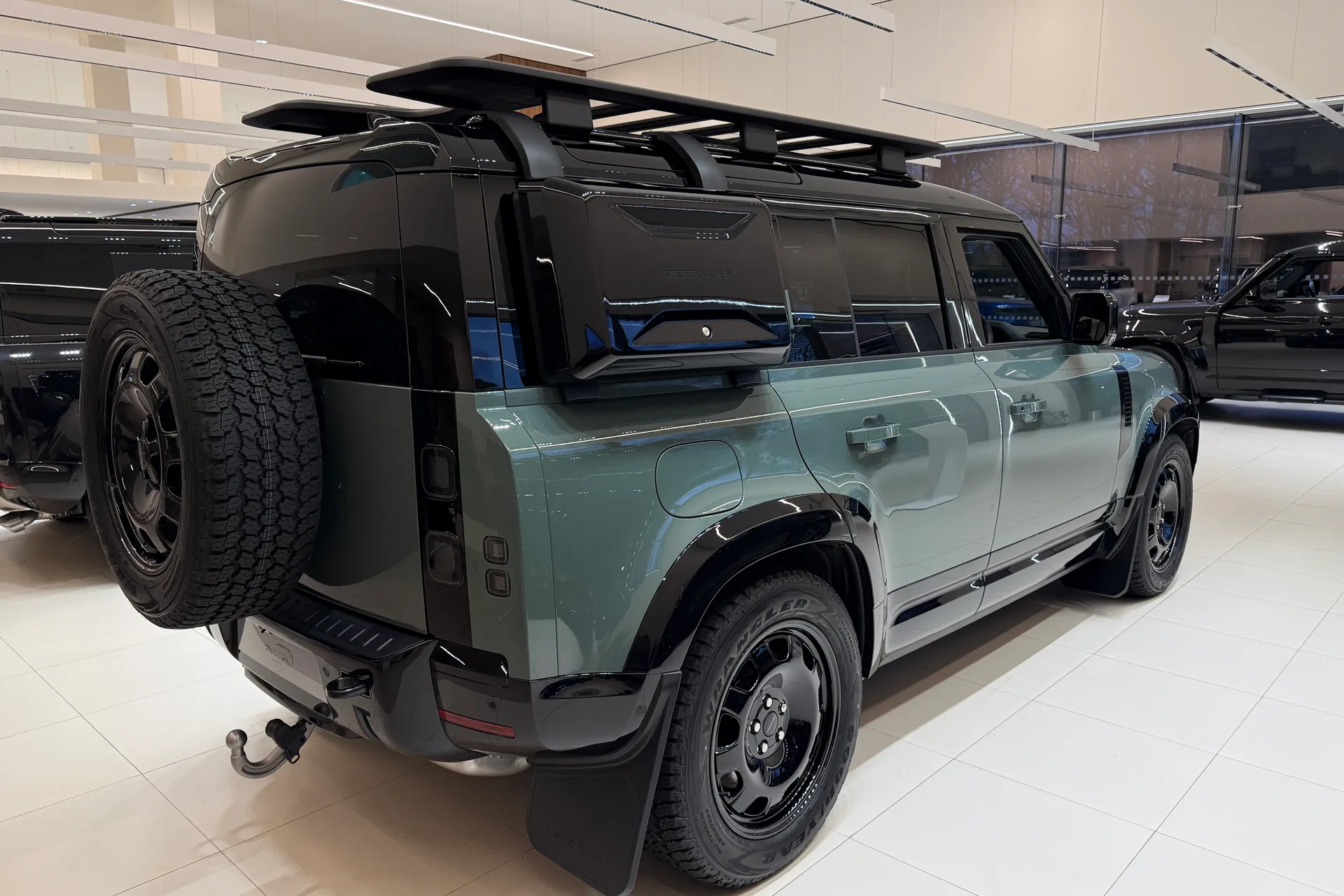 LAND ROVER Defender 110 thumbnail image number 9