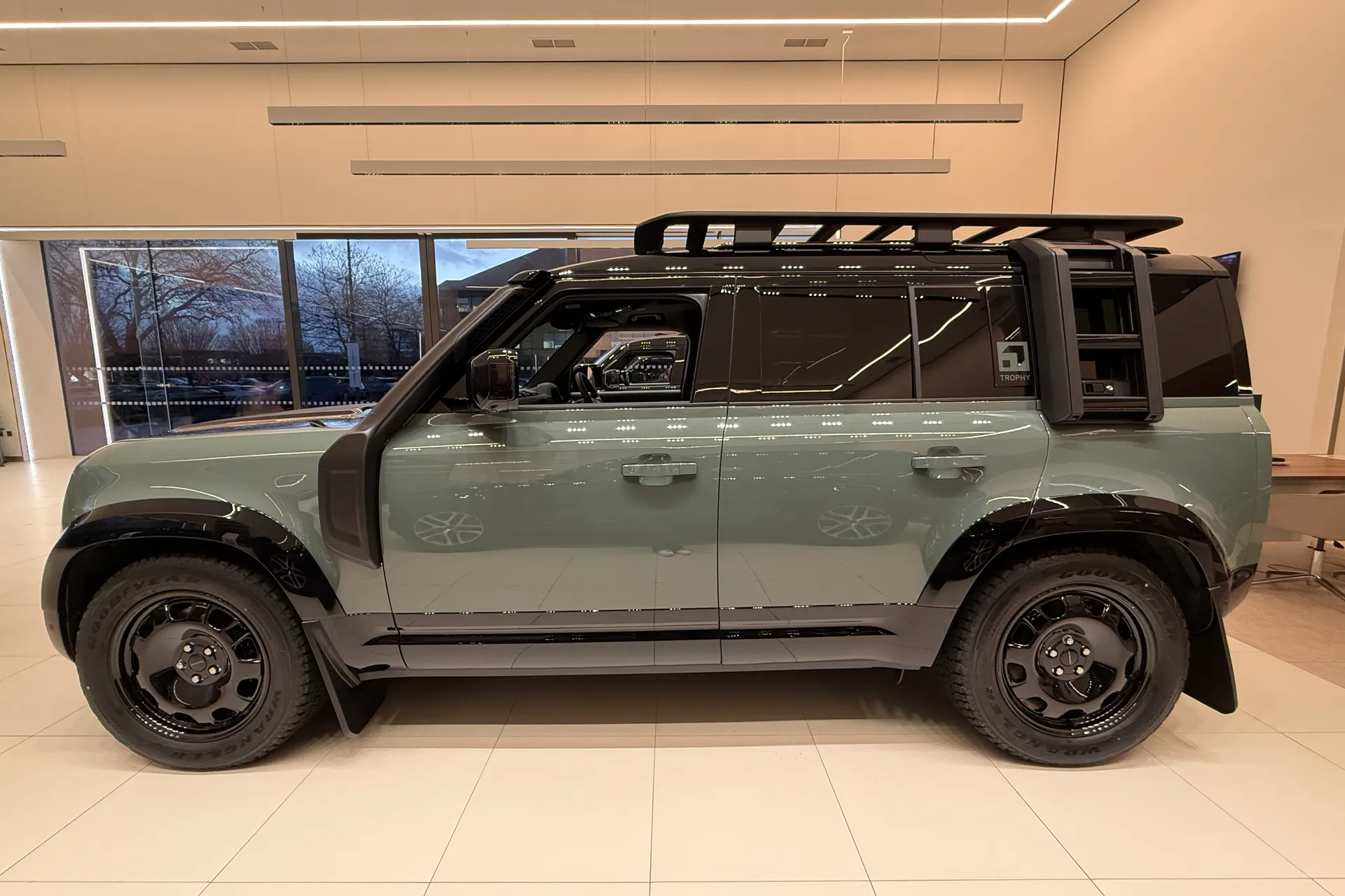 LAND ROVER Defender 110 thumbnail image number 8