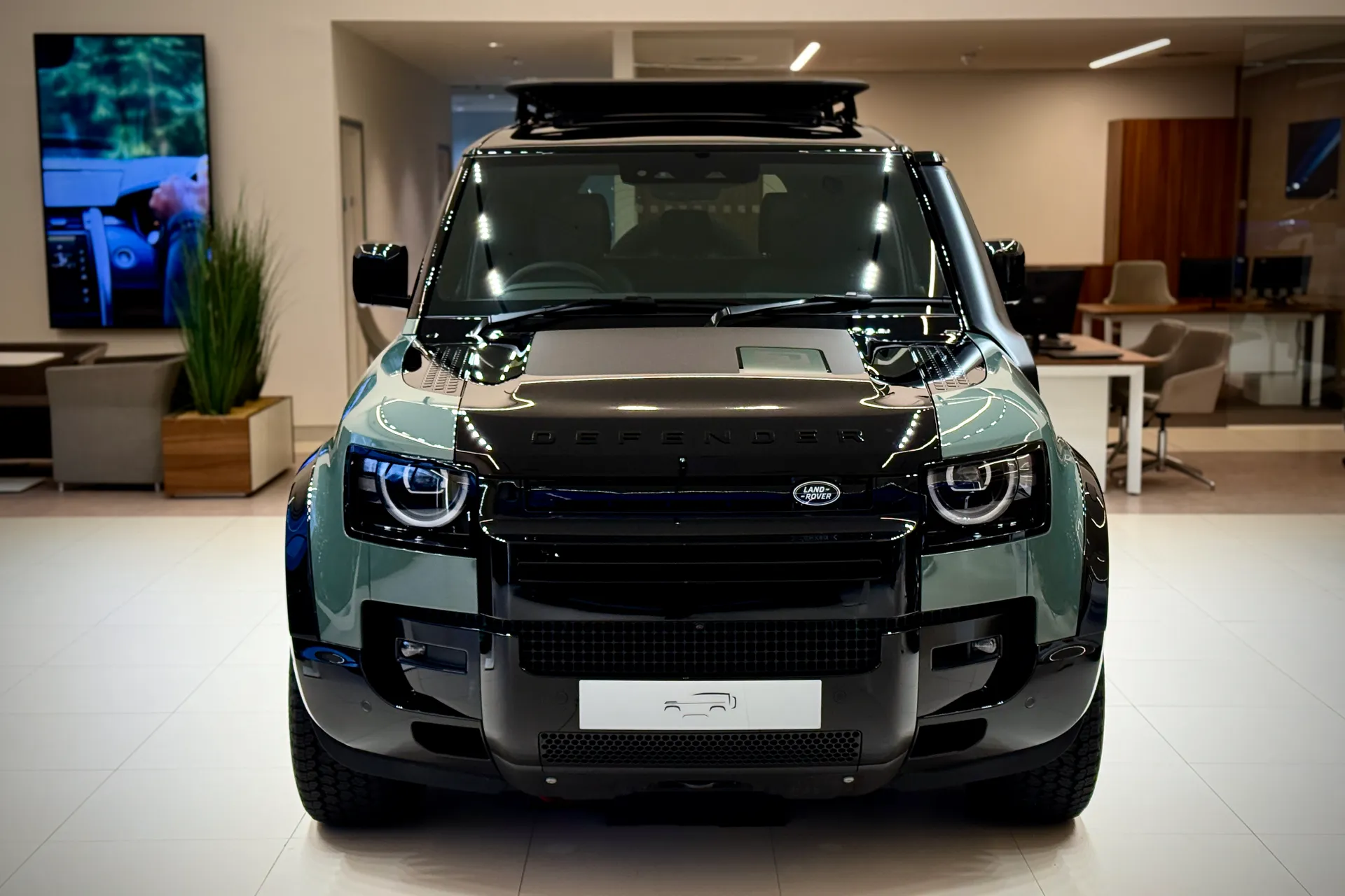 LAND ROVER Defender 110 thumbnail image number 14