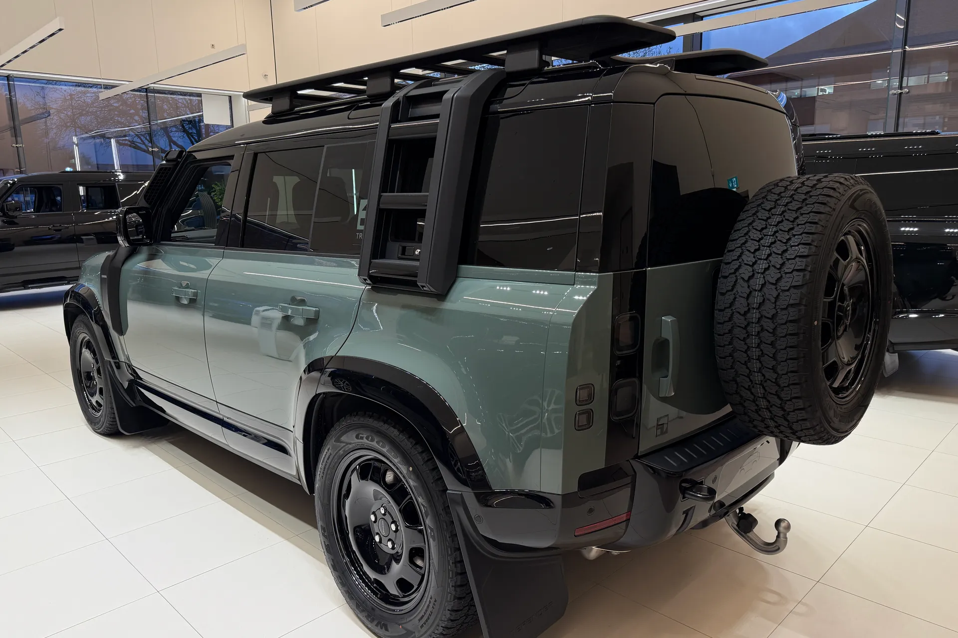 LAND ROVER Defender 110 thumbnail image number 18