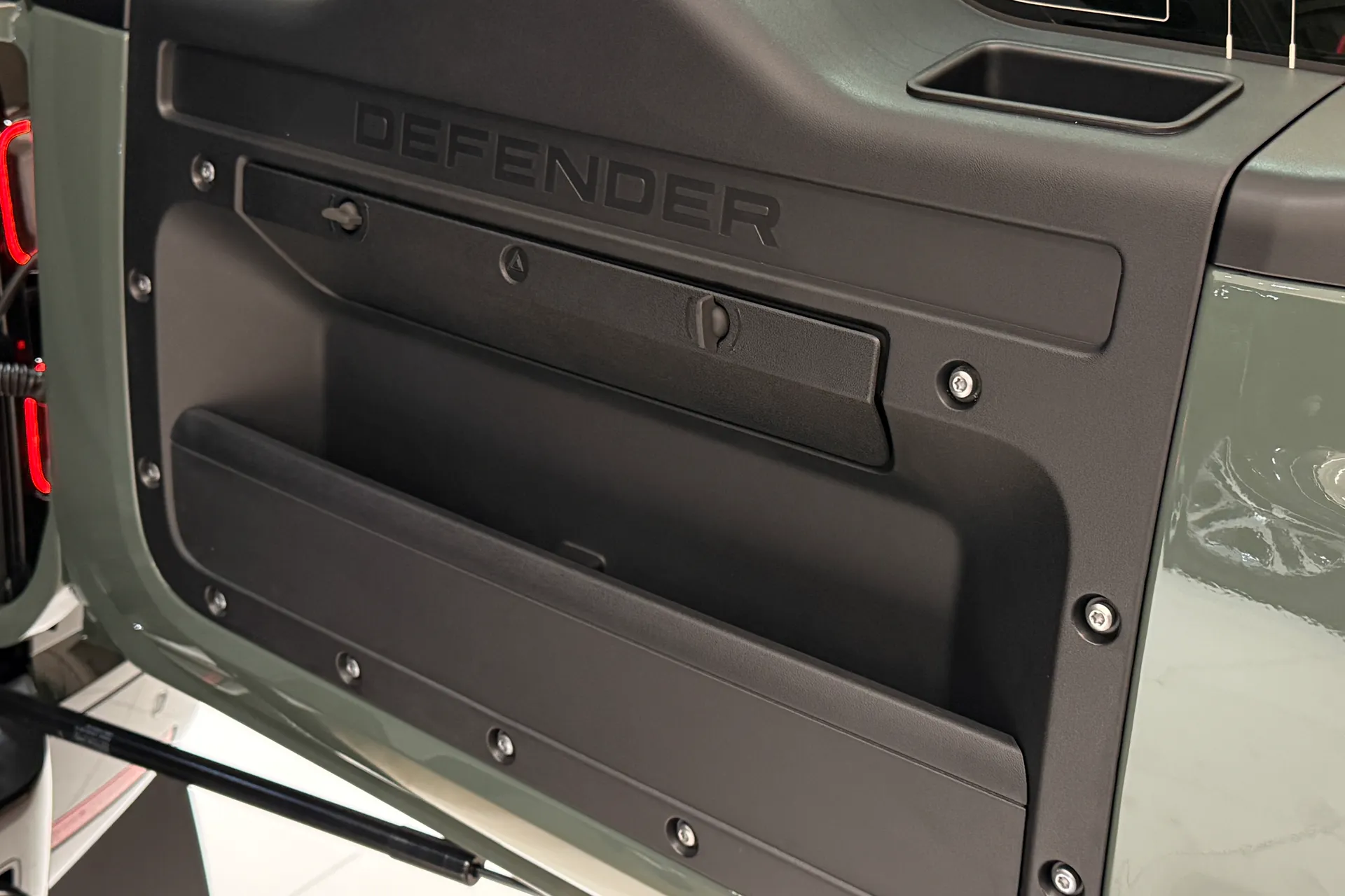 LAND ROVER Defender 110 thumbnail image number 33