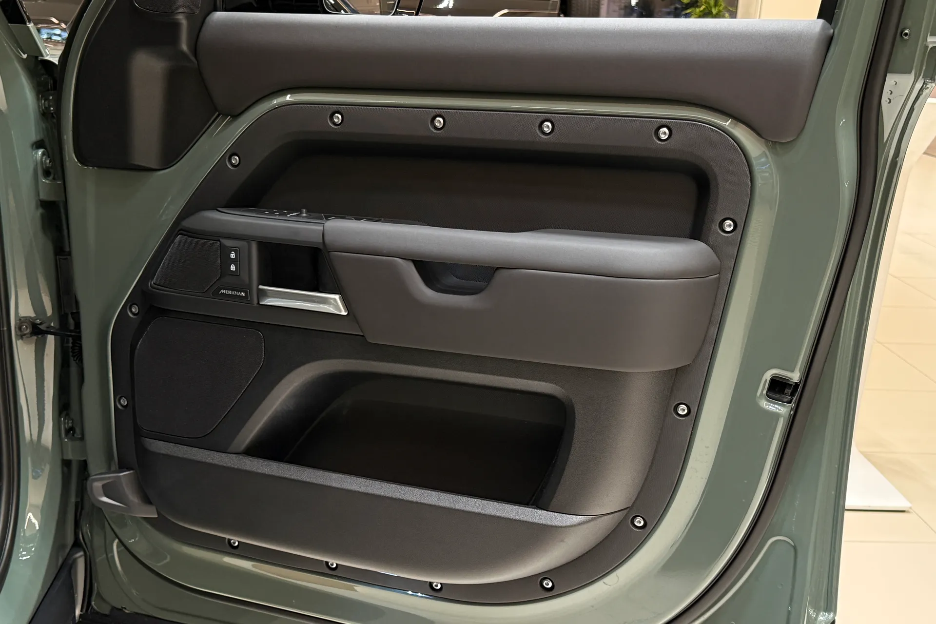 LAND ROVER Defender 110 thumbnail image number 51