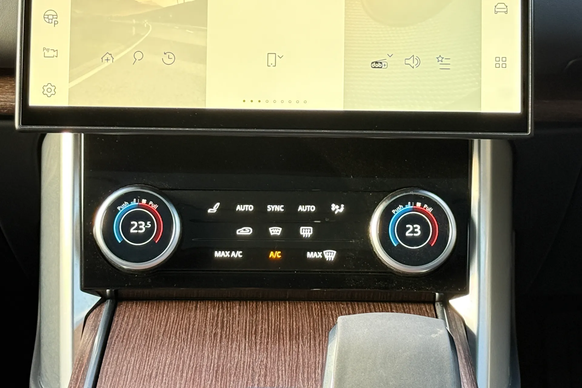 LAND ROVER RANGE ROVER thumbnail image number 16