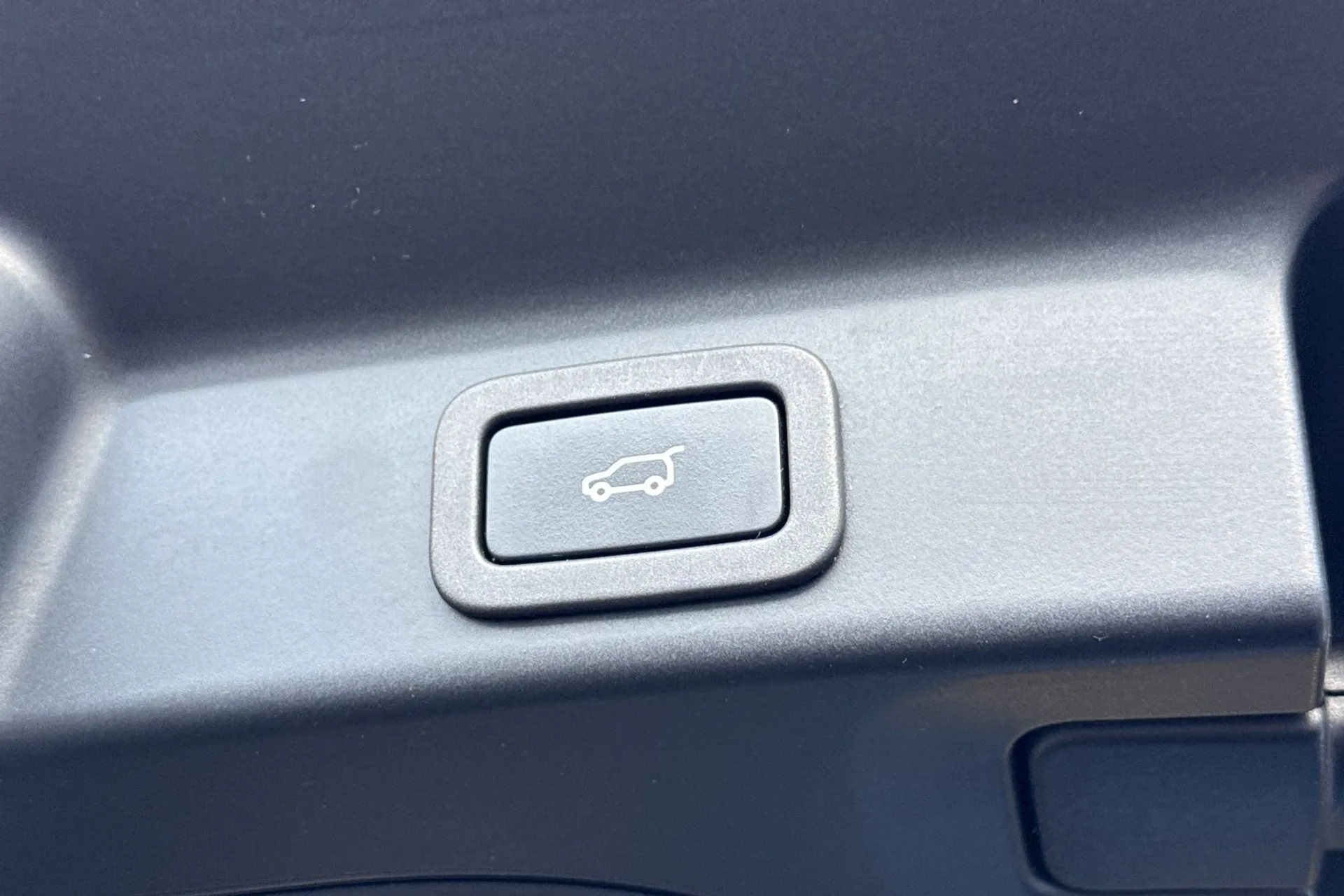 Jaguar F-PACE thumbnail image number 31