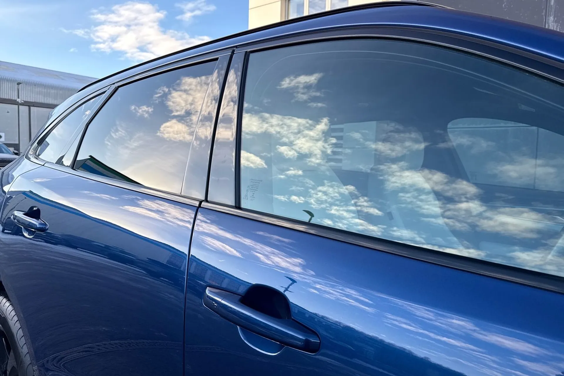 Jaguar F-PACE thumbnail image number 25