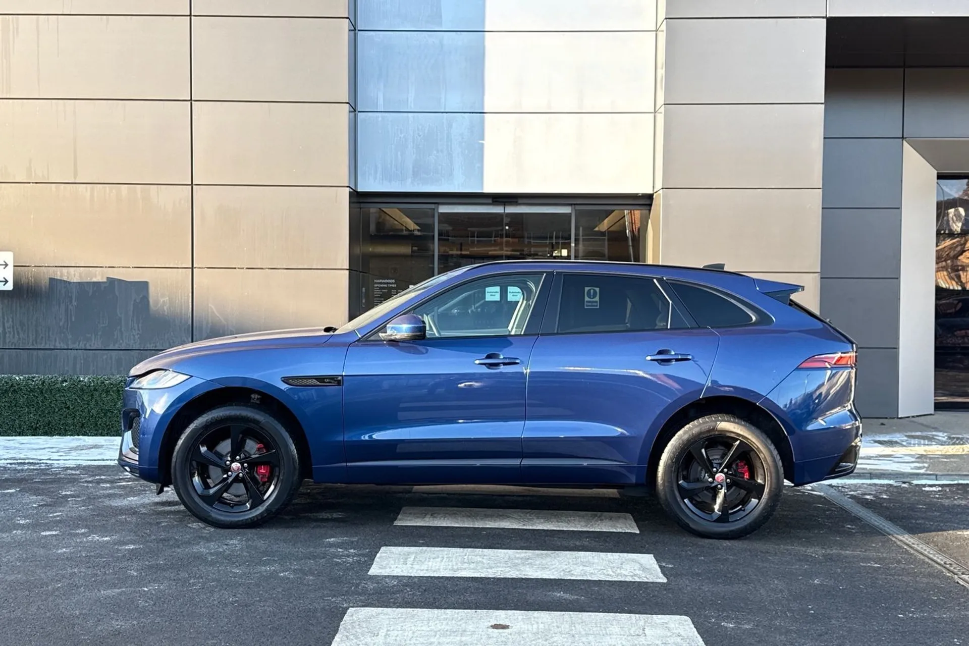 Jaguar F-PACE thumbnail image number 12
