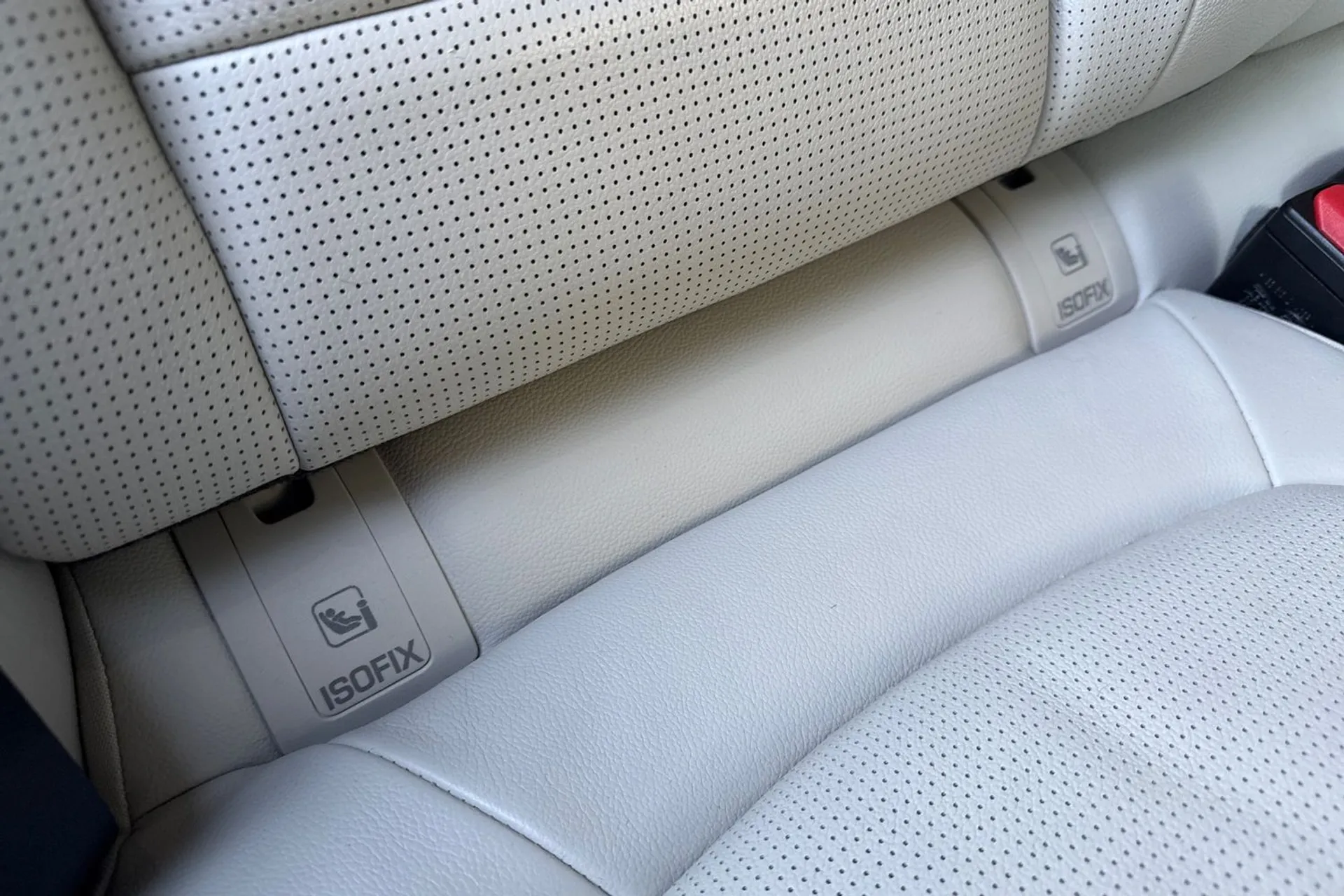 Jaguar F-PACE thumbnail image number 34