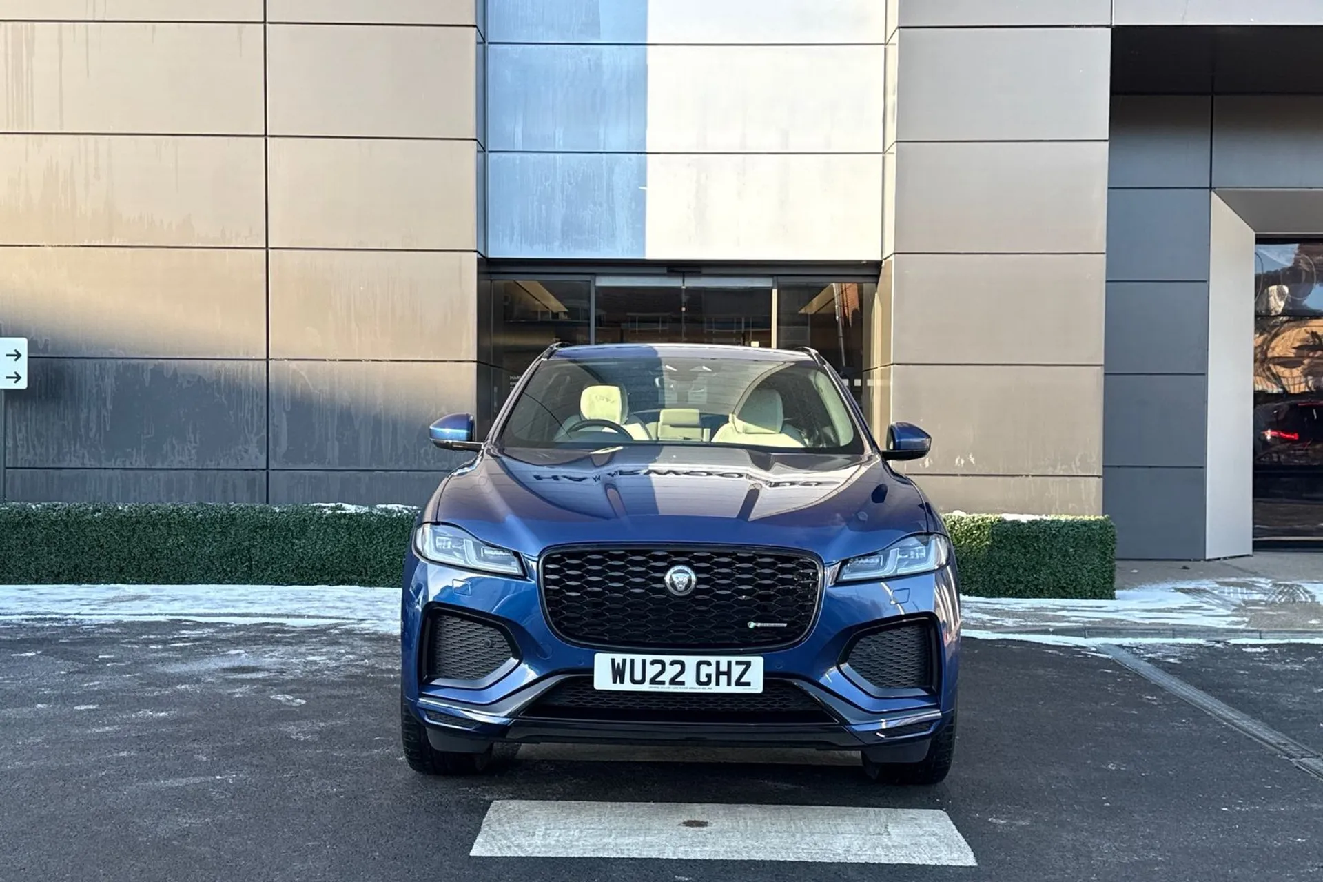 Jaguar F-PACE thumbnail image number 14