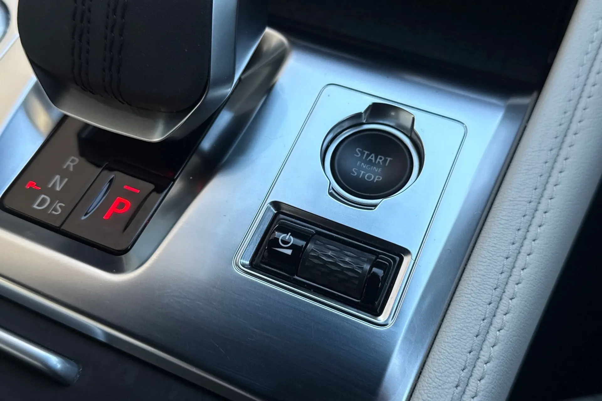 Jaguar F-PACE thumbnail image number 45