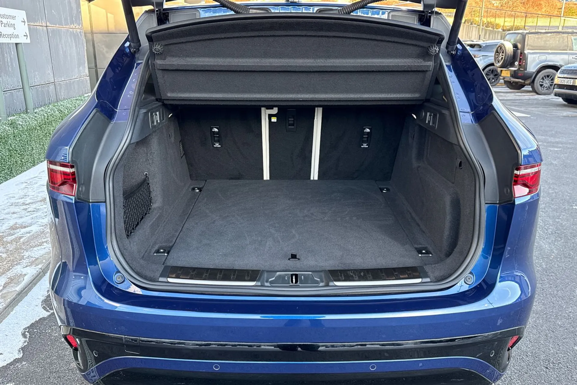 Jaguar F-PACE thumbnail image number 30