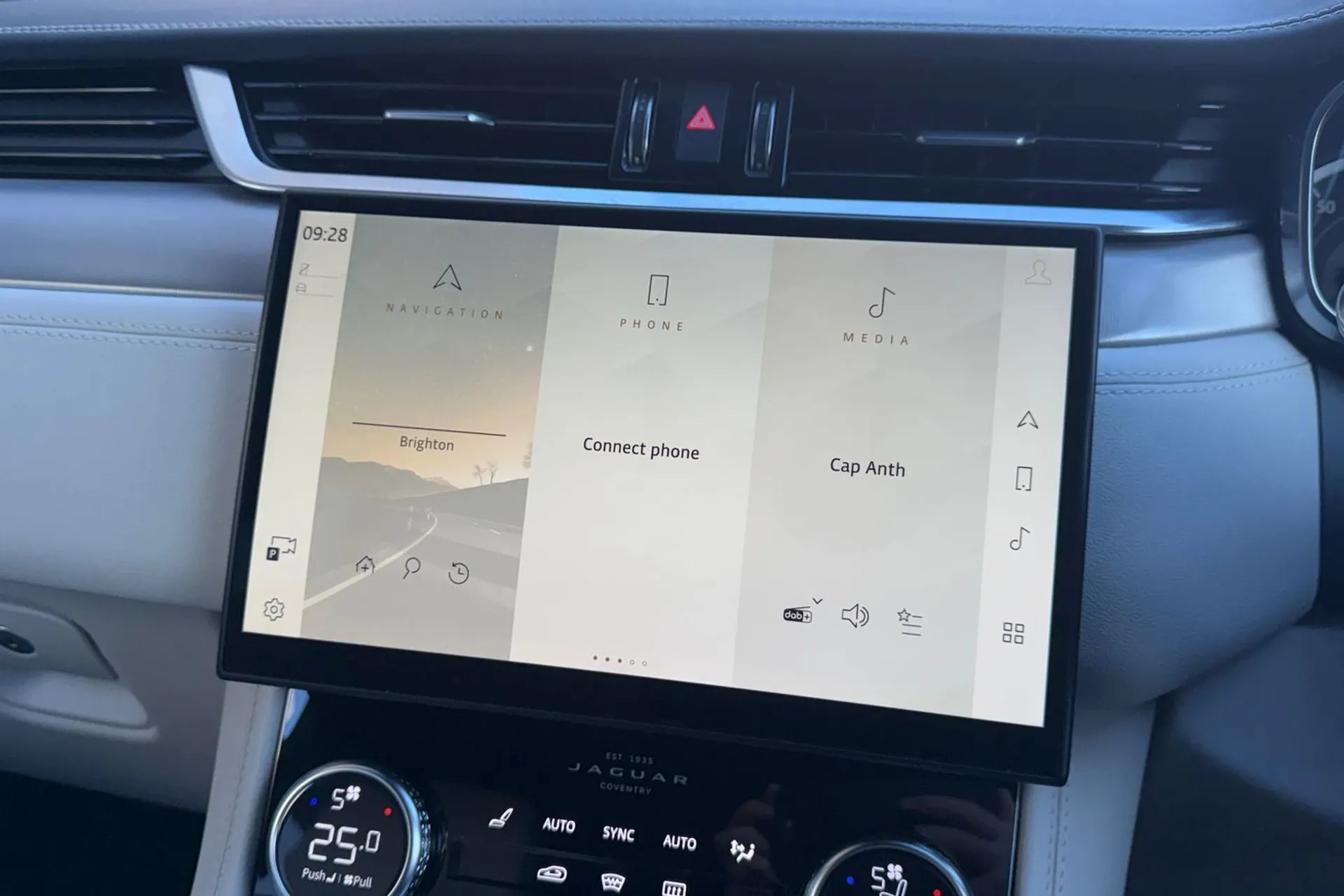 Jaguar F-PACE thumbnail image number 53