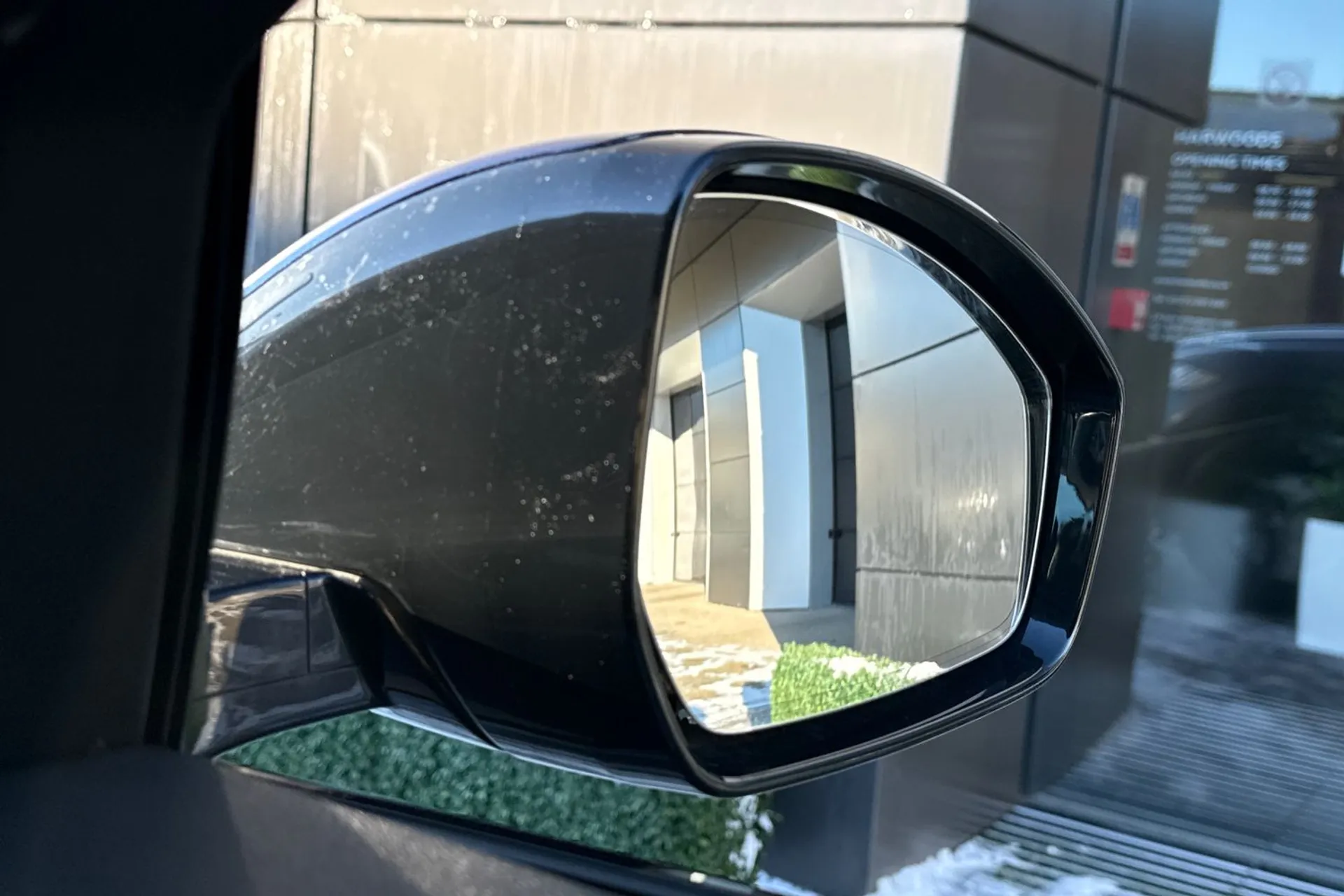 Jaguar F-PACE thumbnail image number 29