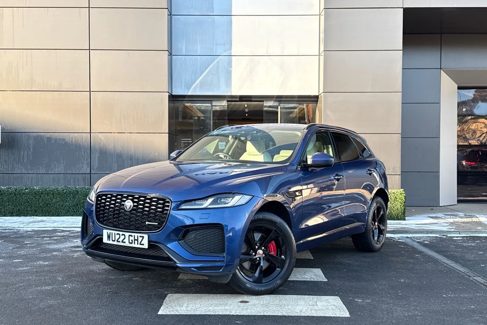 Jaguar F-PACE thumbnail image number 13