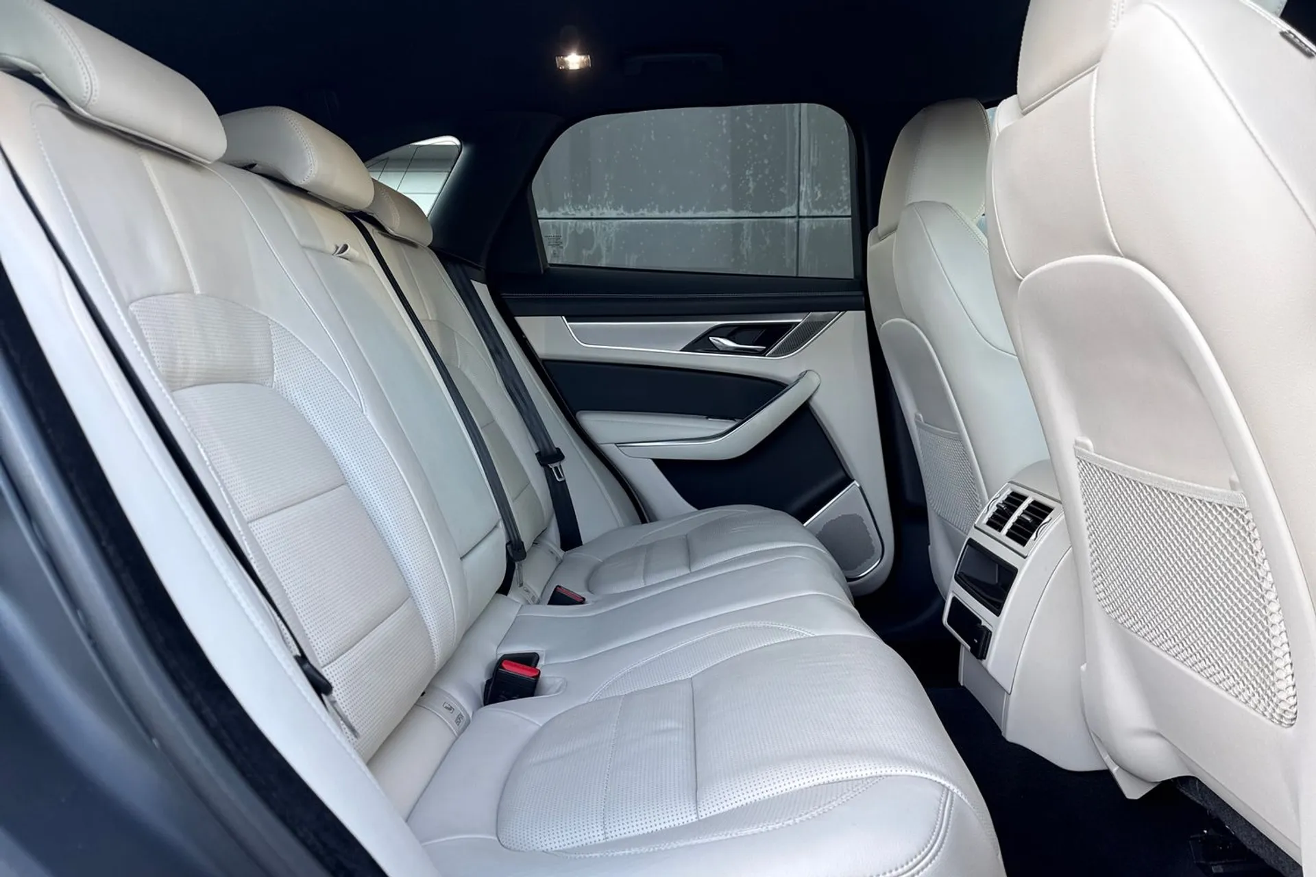 Jaguar F-PACE thumbnail image number 20