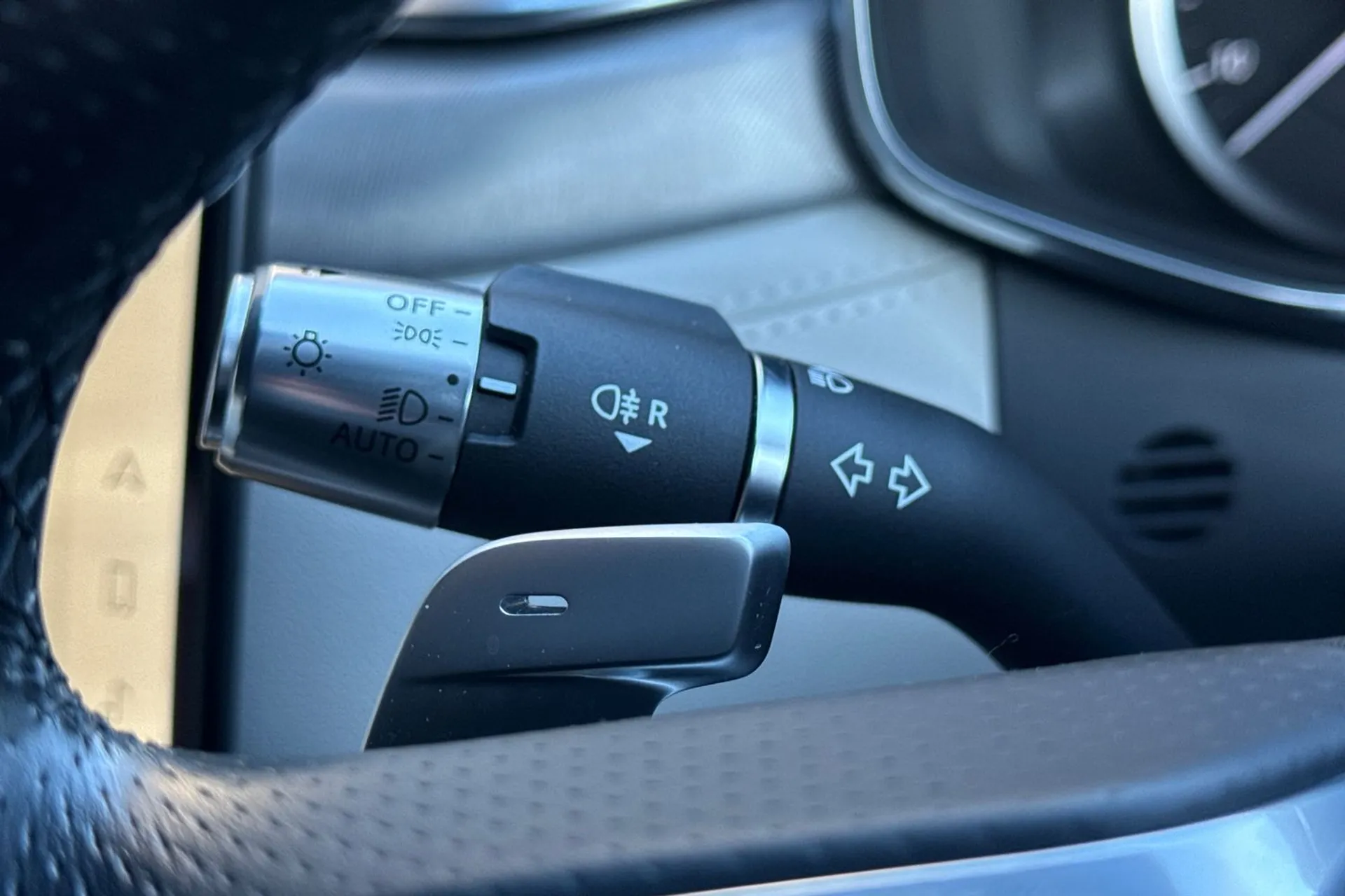 Jaguar F-PACE thumbnail image number 56