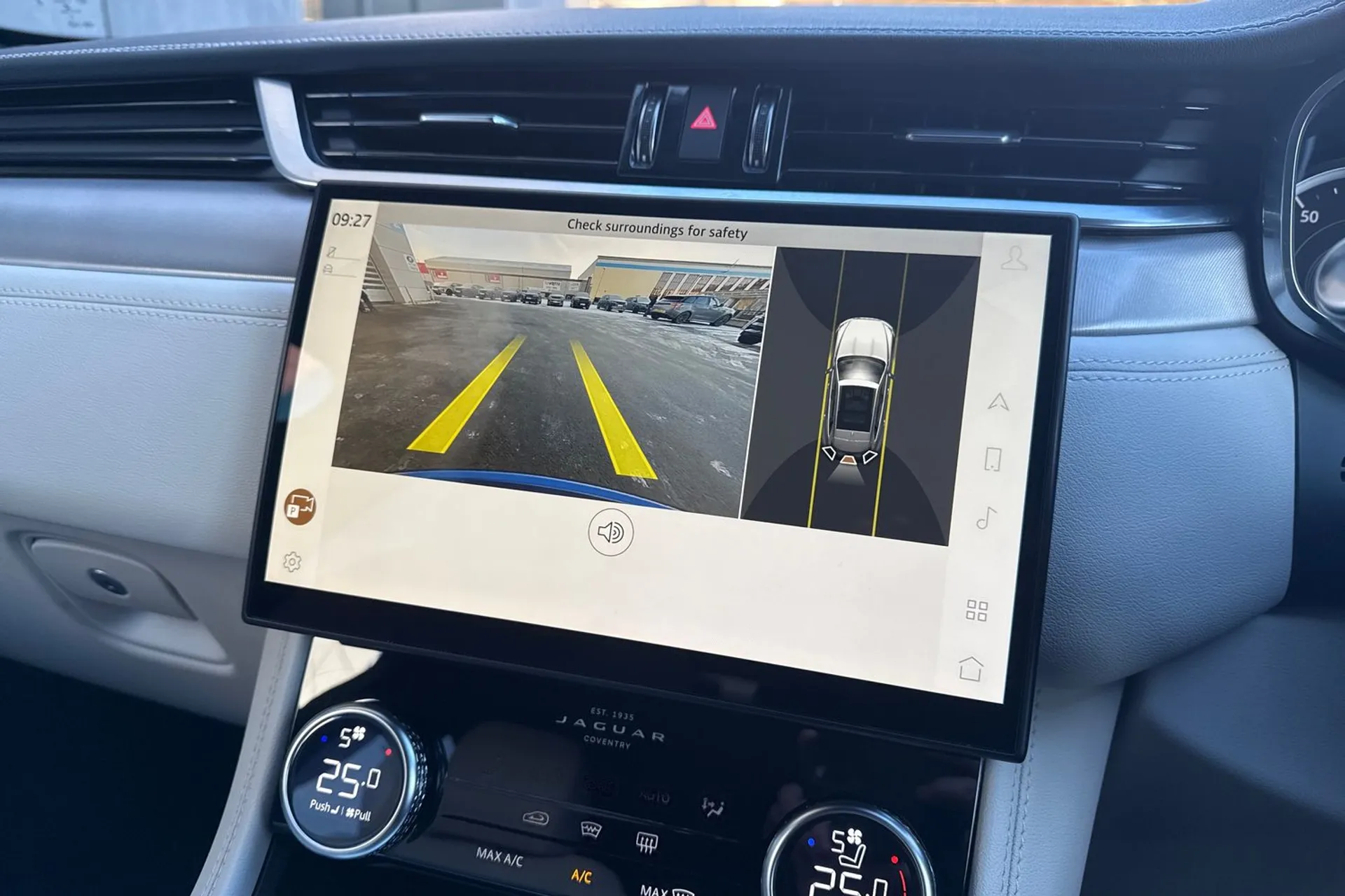 Jaguar F-PACE thumbnail image number 5