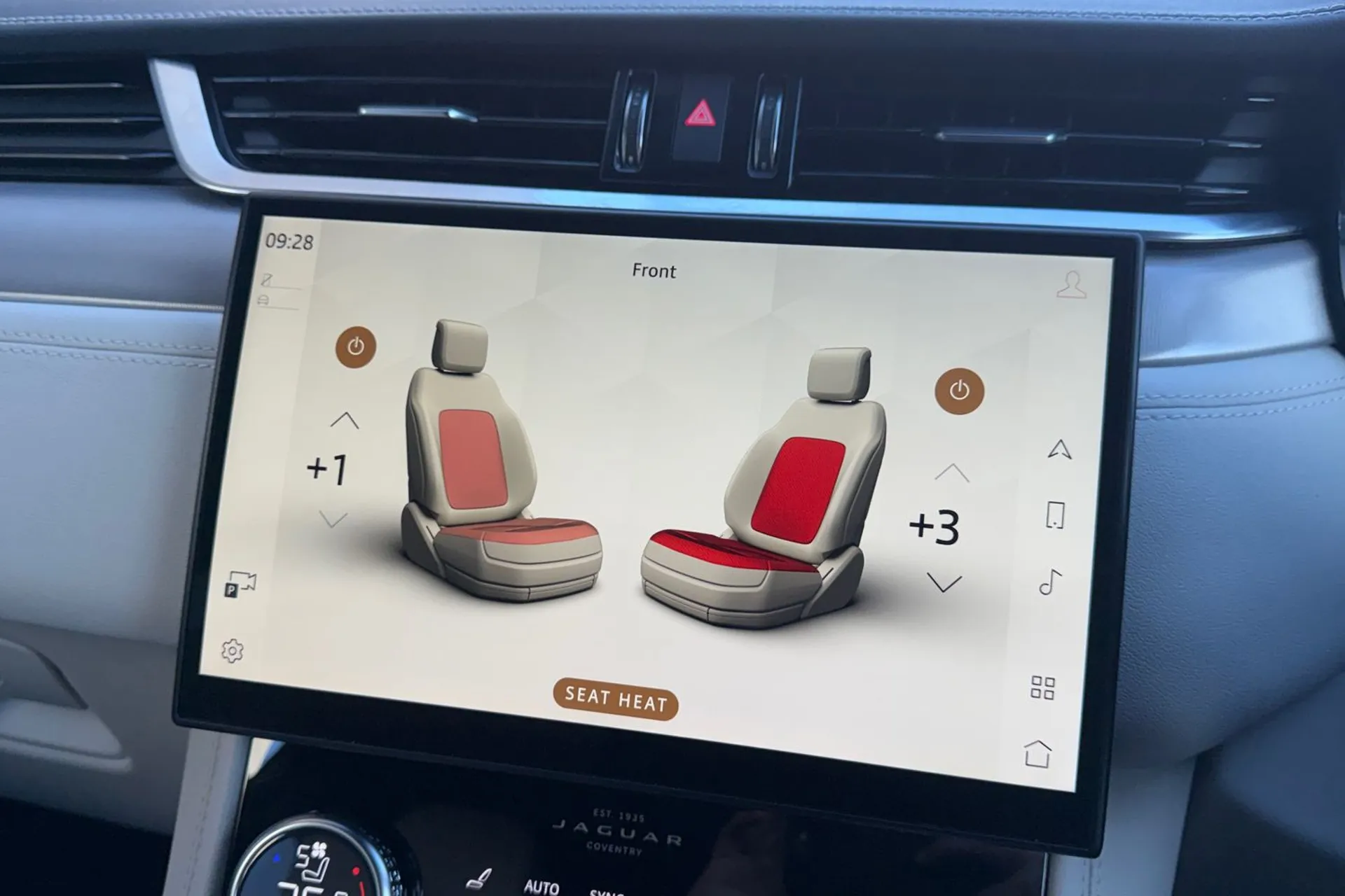 Jaguar F-PACE thumbnail image number 19