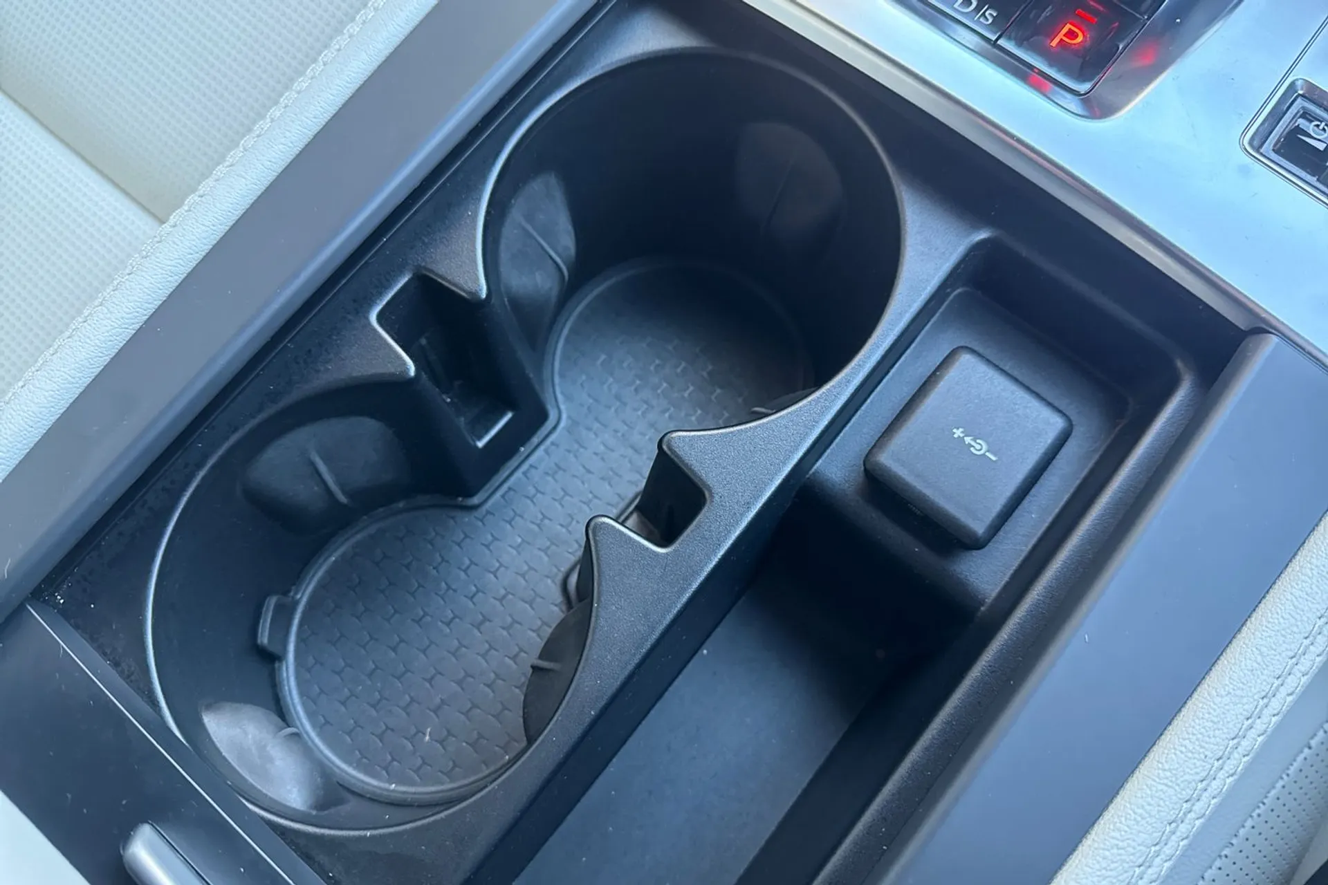 Jaguar F-PACE thumbnail image number 50