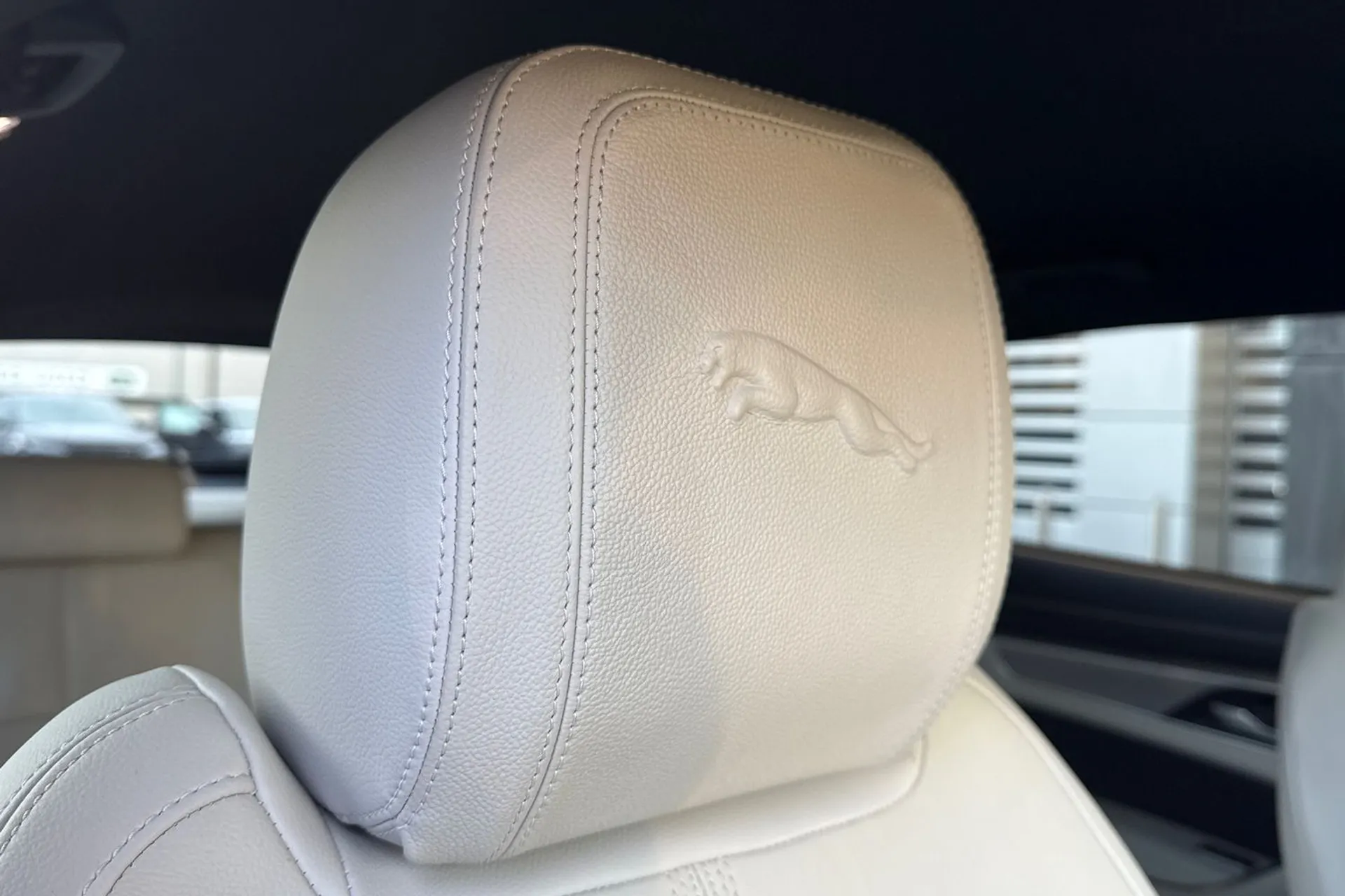 Jaguar F-PACE thumbnail image number 10