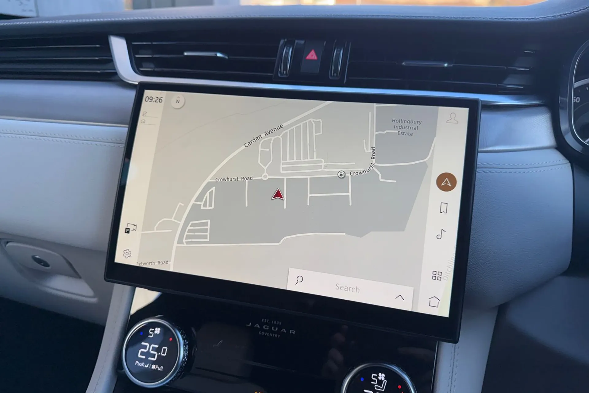 Jaguar F-PACE thumbnail image number 6