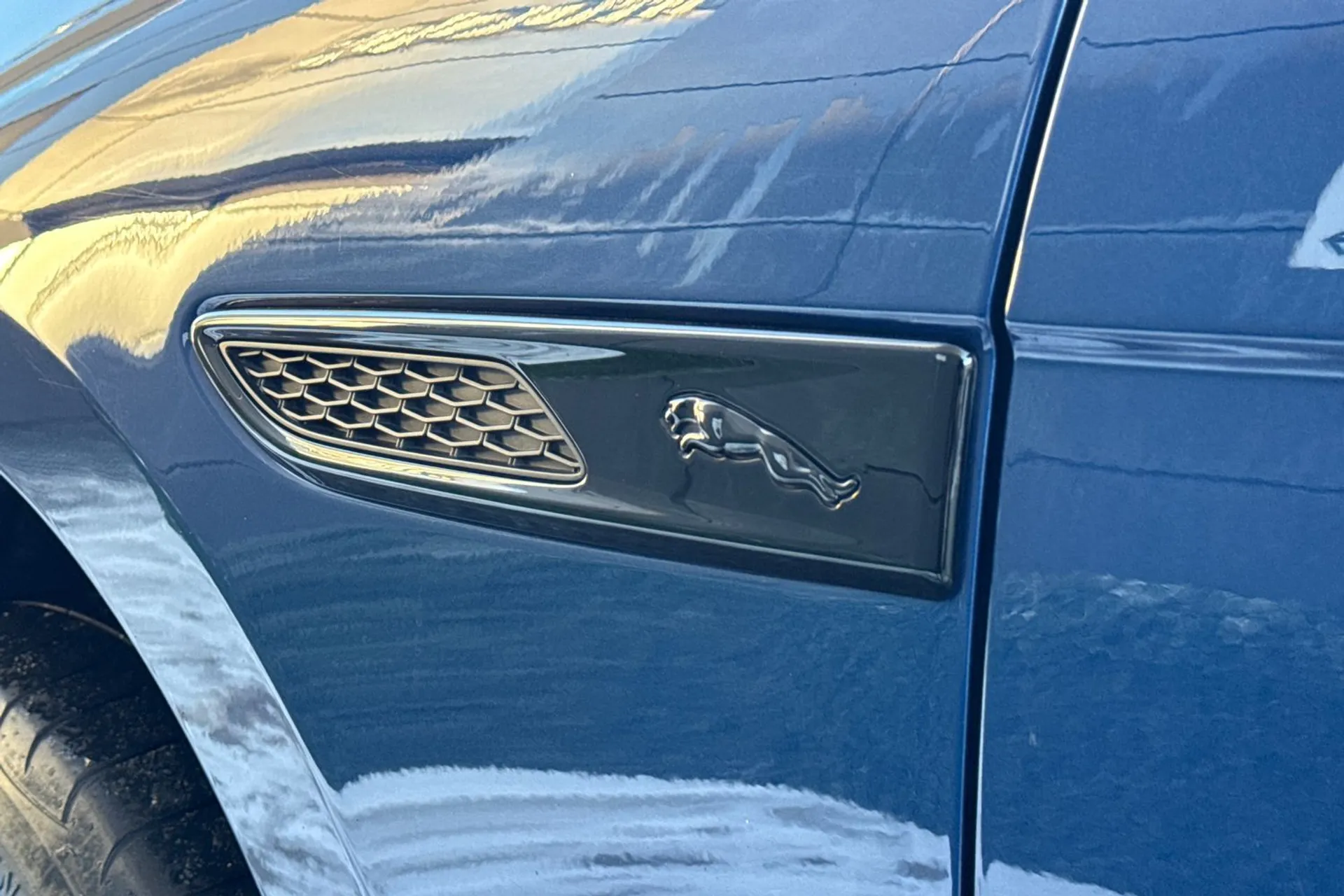 Jaguar F-PACE thumbnail image number 24