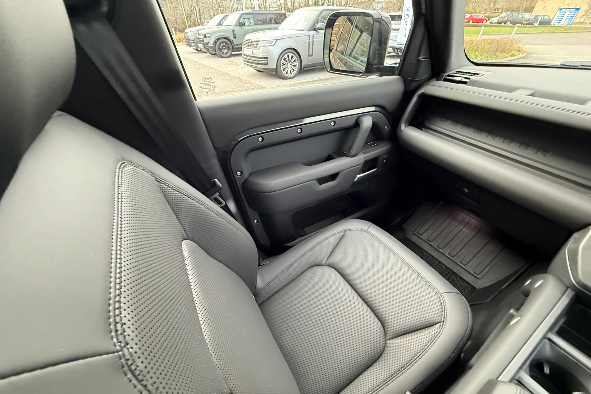 LAND ROVER Defender 110 thumbnail image number 12