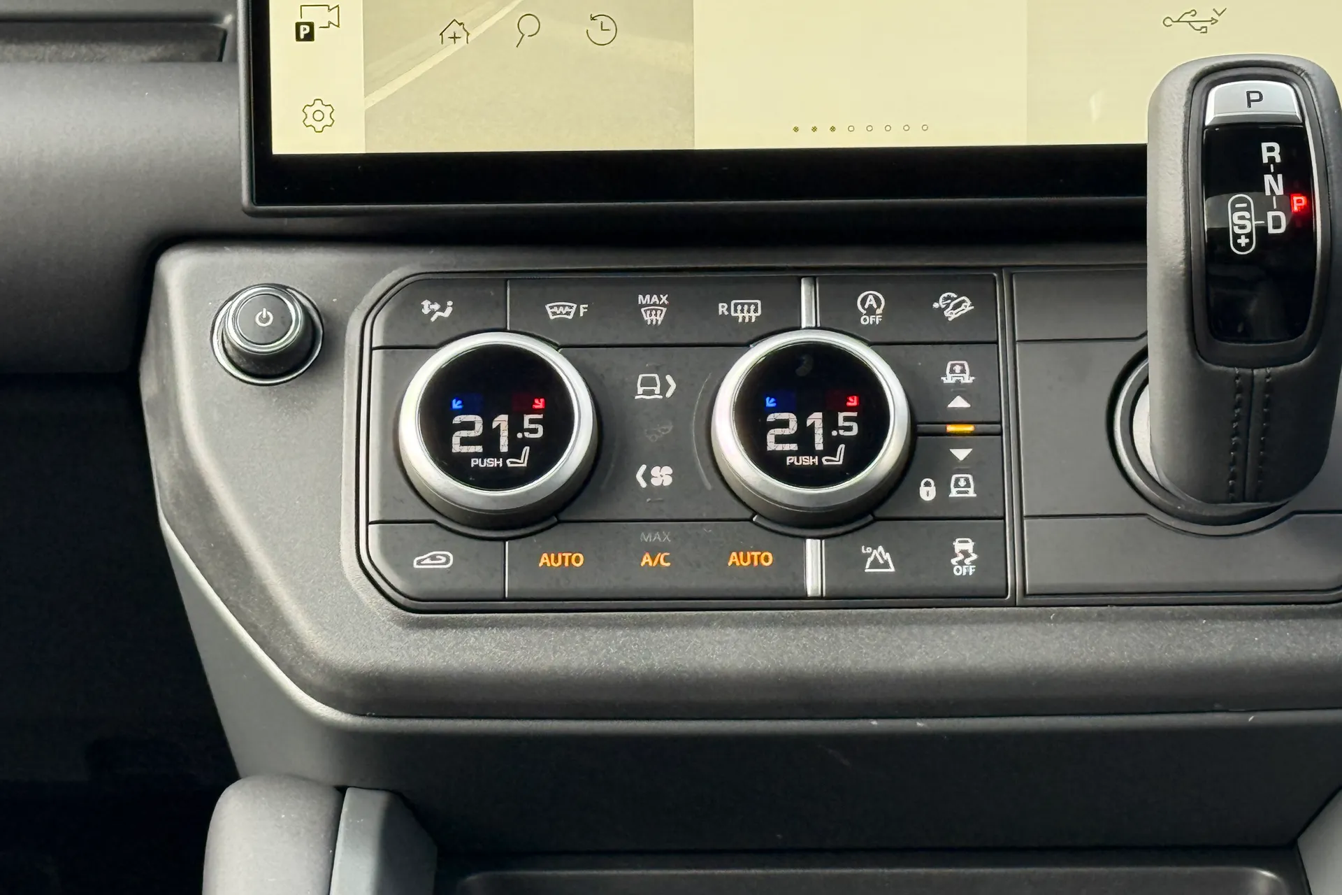 LAND ROVER Defender 110 thumbnail image number 16