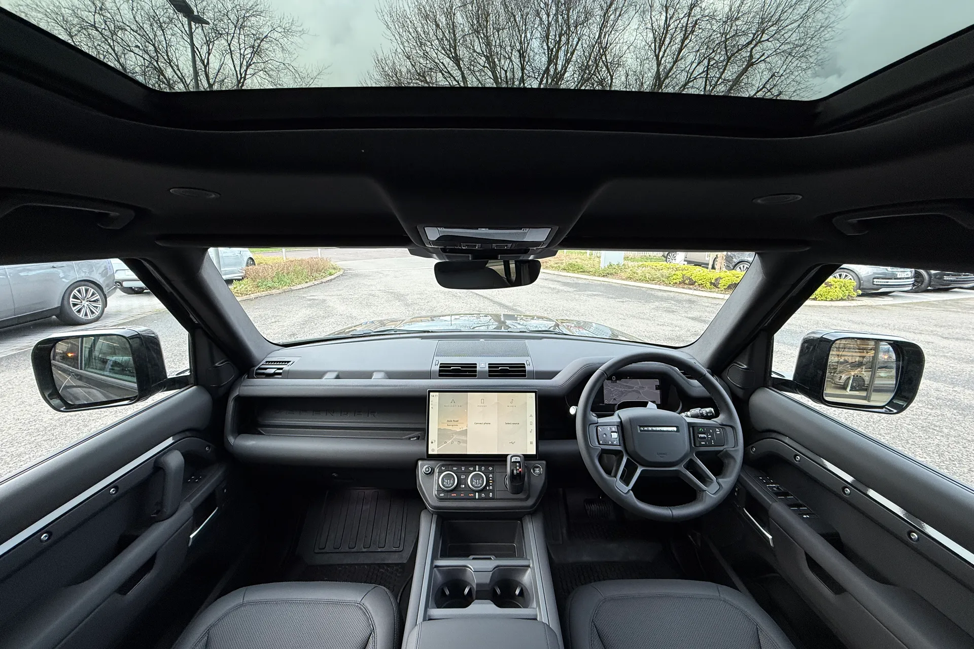 LAND ROVER Defender 110 thumbnail image number 3