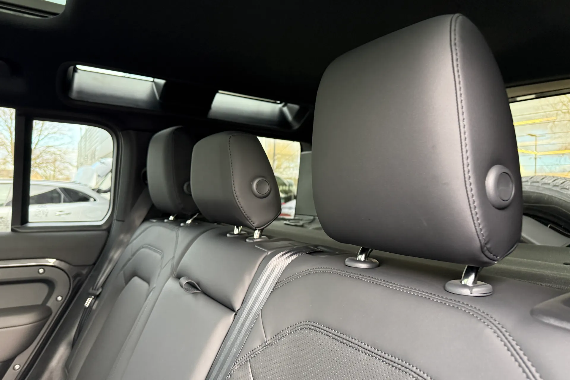 LAND ROVER Defender 110 thumbnail image number 45