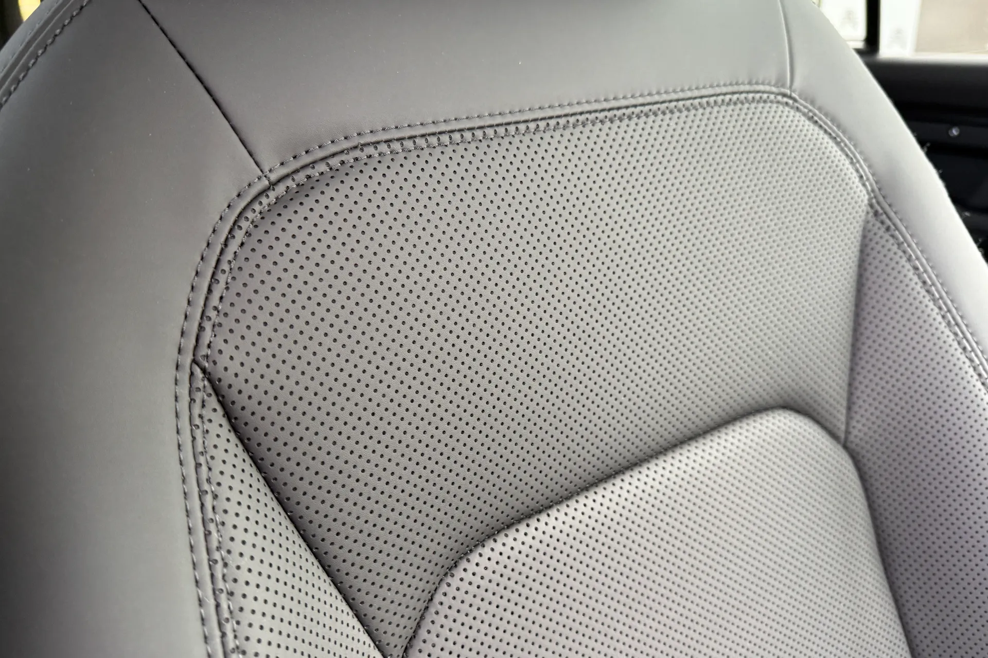 LAND ROVER Defender 110 thumbnail image number 31