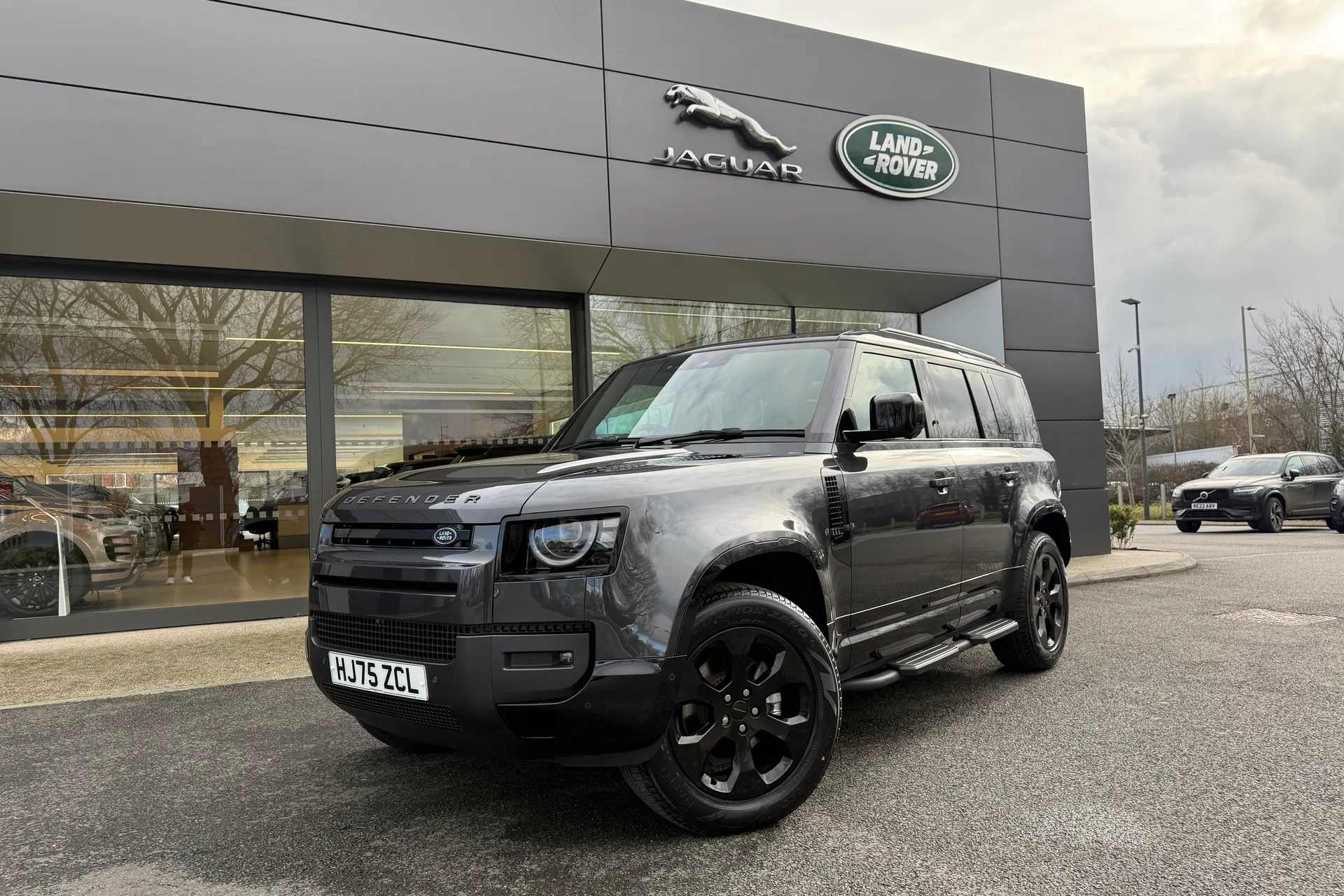 LAND ROVER Defender 110 focused image