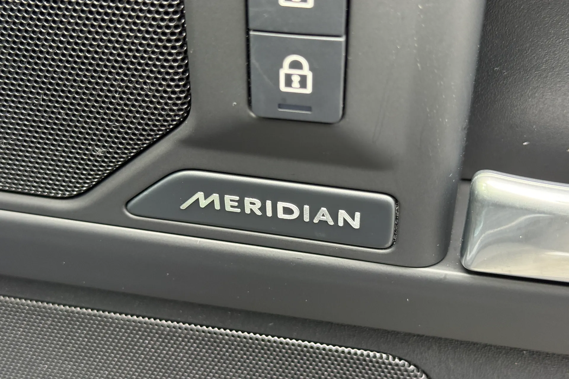 LAND ROVER Defender 110 thumbnail image number 21