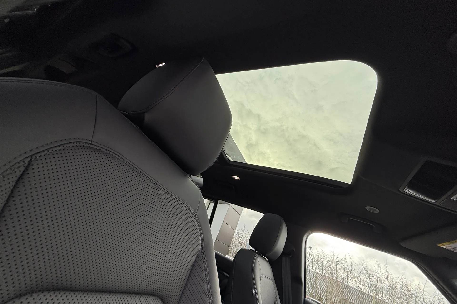 LAND ROVER Defender 110 thumbnail image number 33