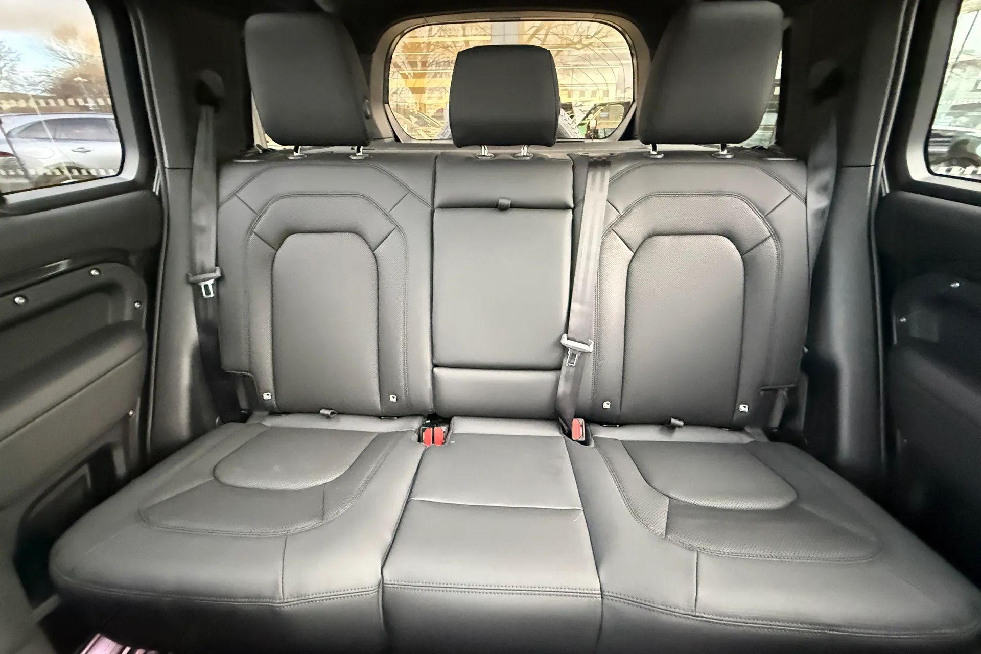 LAND ROVER Defender 110 thumbnail image number 11