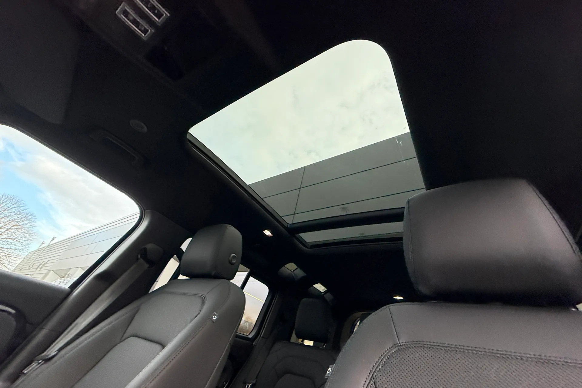 LAND ROVER Defender 110 thumbnail image number 5