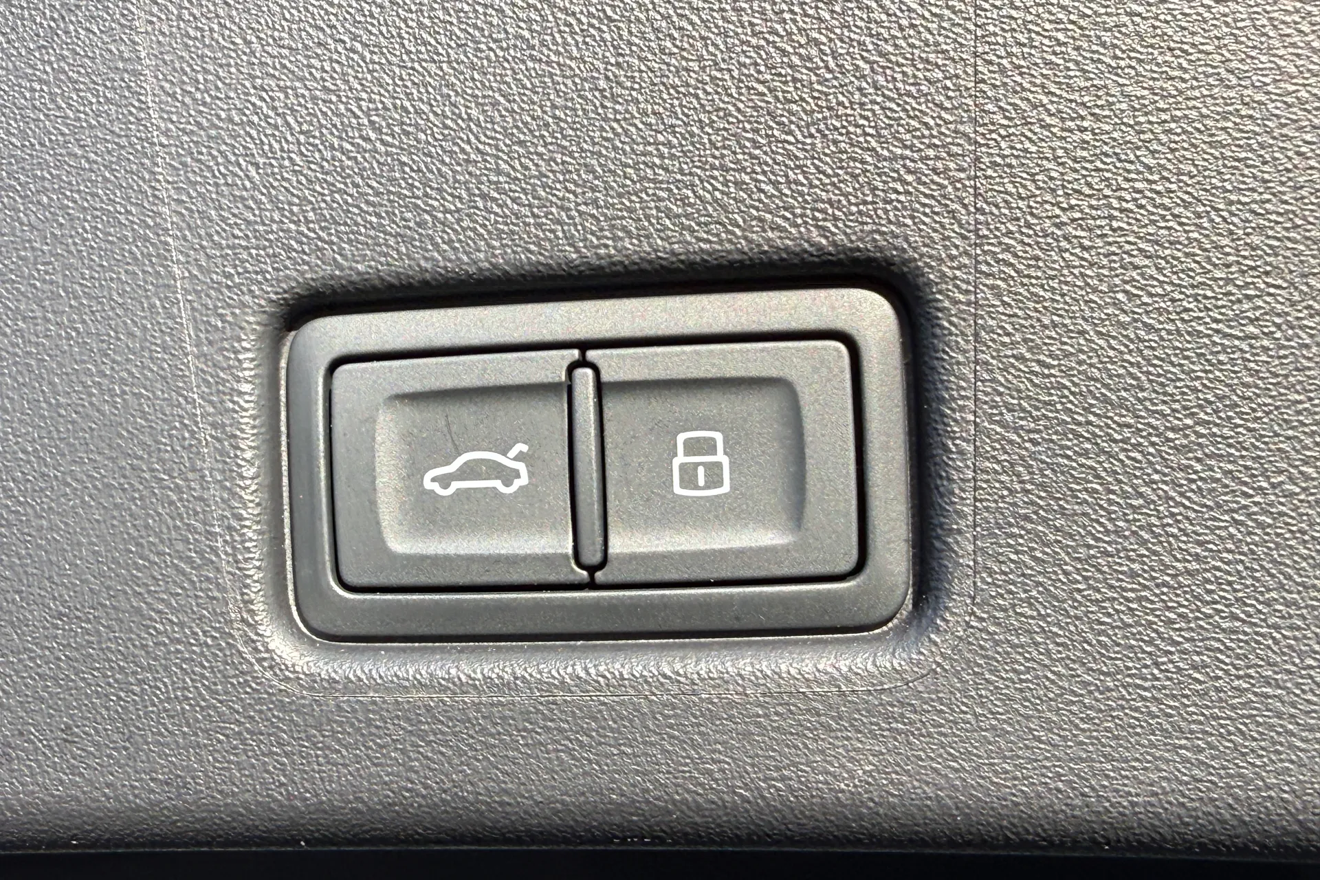 Audi Q4 e-tron thumbnail image number 41