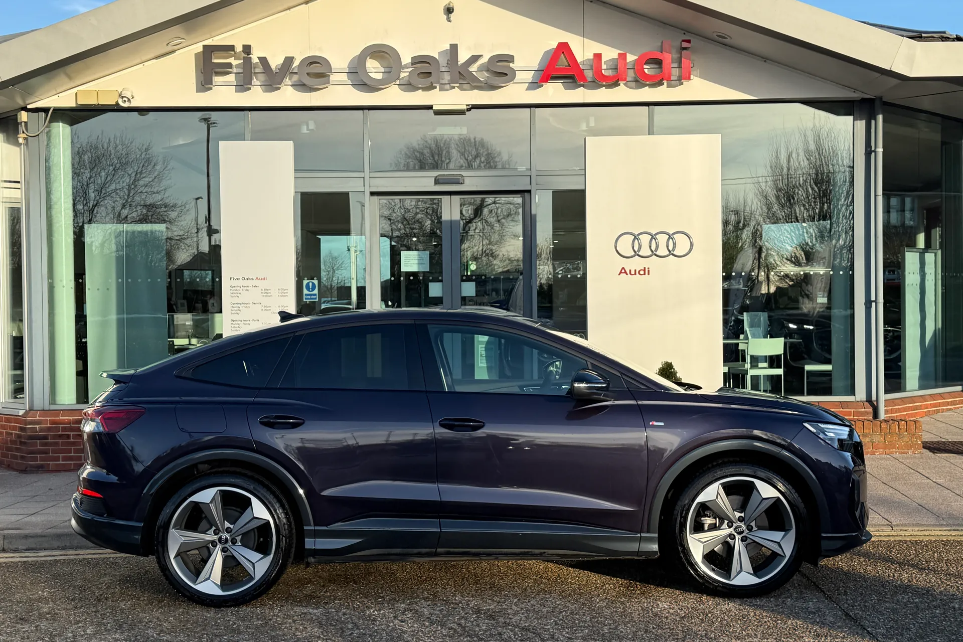 Audi Q4 e-tron thumbnail image number 2