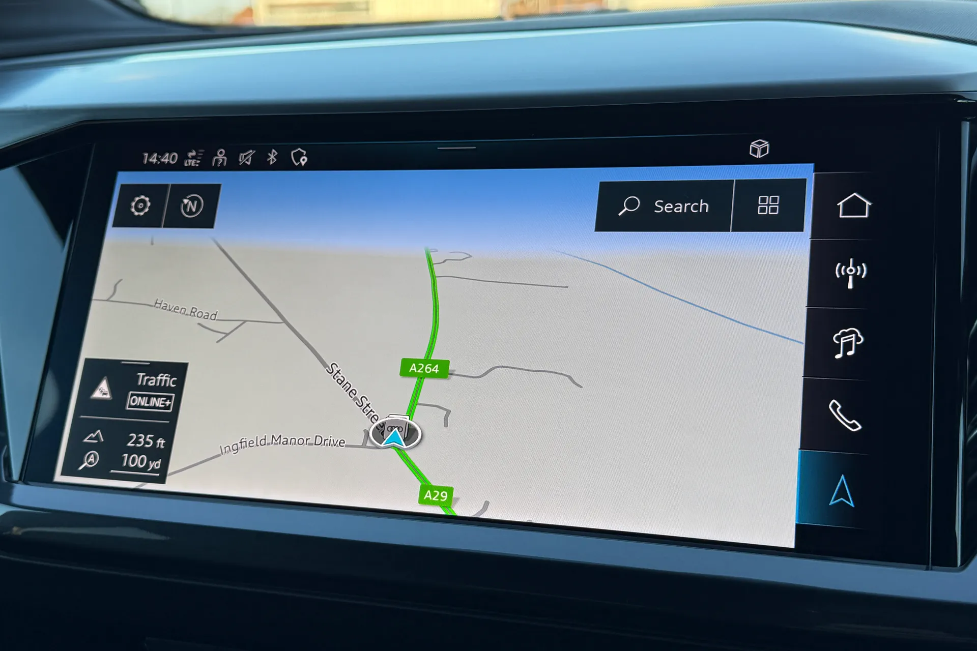 Audi Q4 e-tron thumbnail image number 4