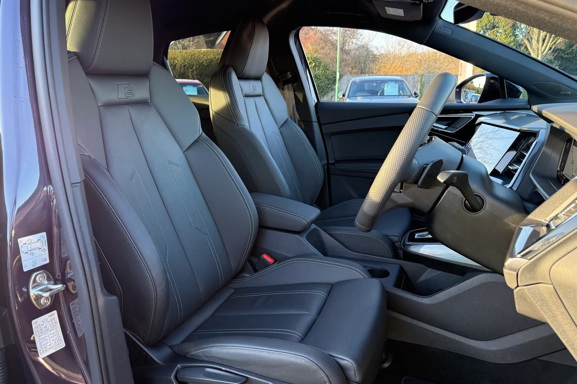 Audi Q4 e-tron thumbnail image number 30